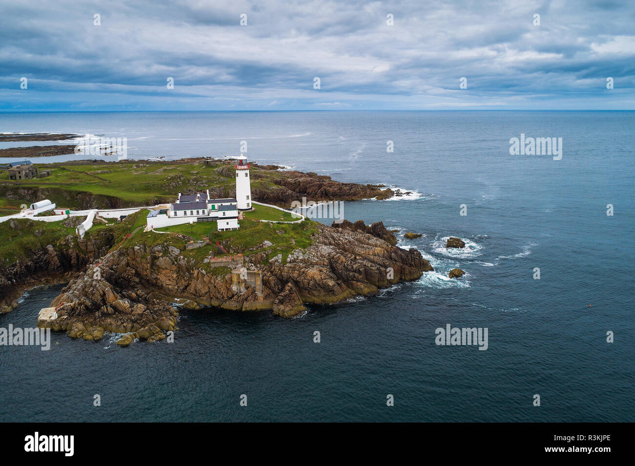 Vue aérienne de la Fanad Head Lighthouse en Irlande Banque D'Images