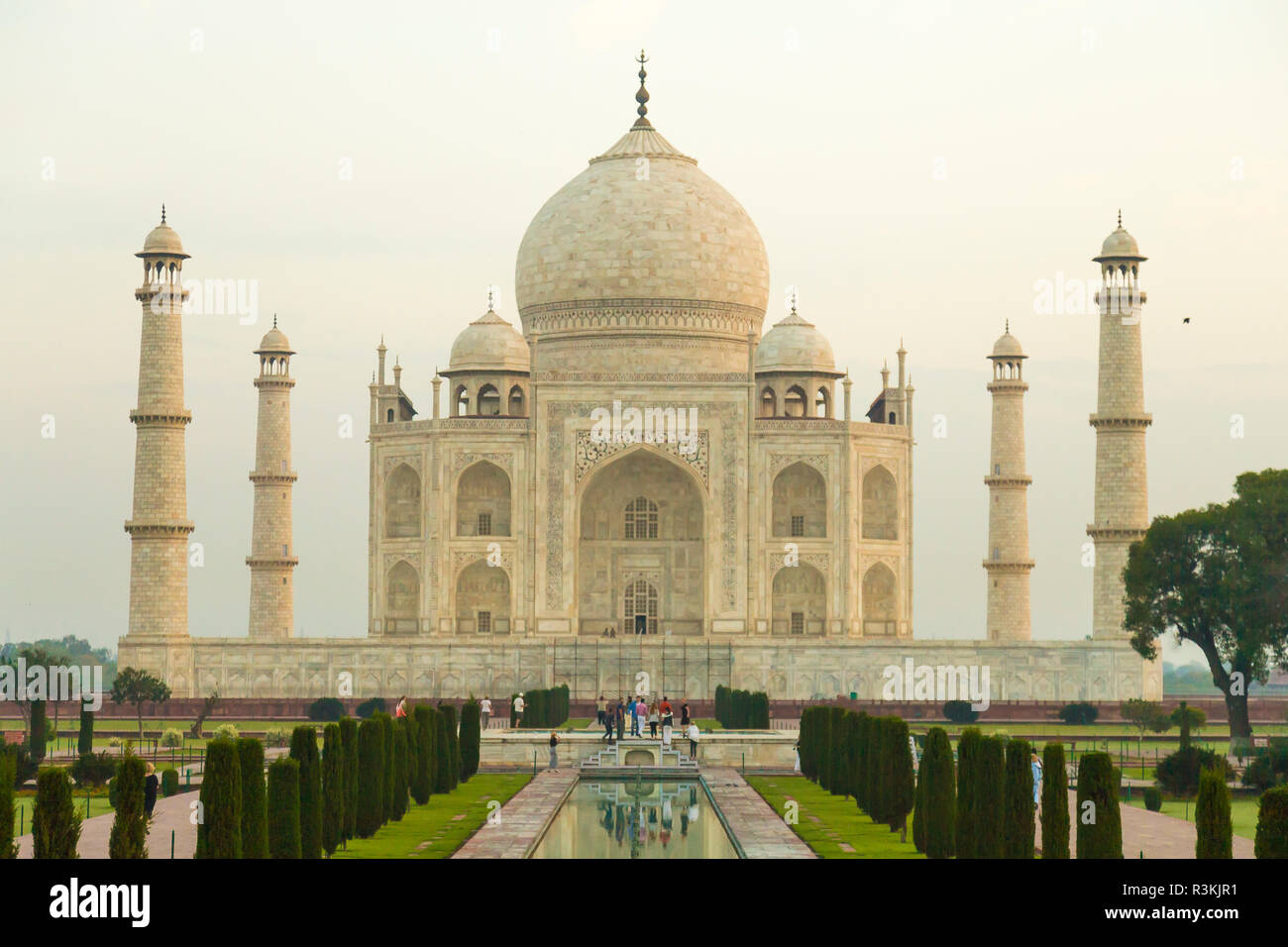 L'Inde. Vue sur le Taj Mahal à Agra, un tombeau construit par Shah Jahan pour son épouse favorite, Mumtaz Mahal. Banque D'Images