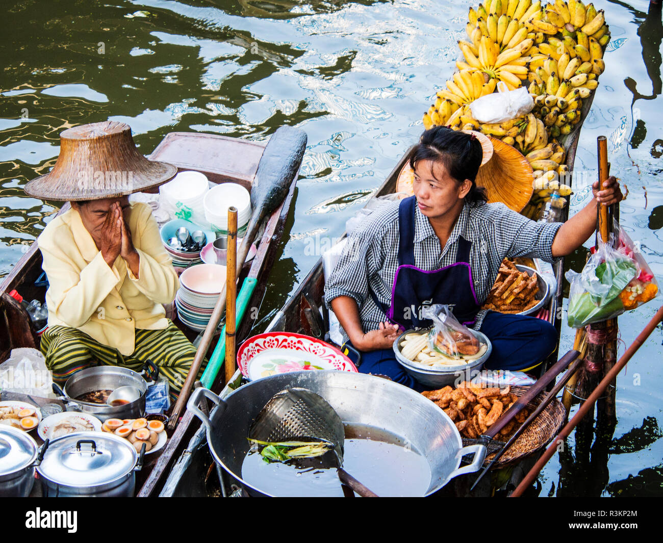 La Thaïlande, Damnoen, Marché flottant de Damnoen Saduak avec ce vendeur SGD Banque D'Images