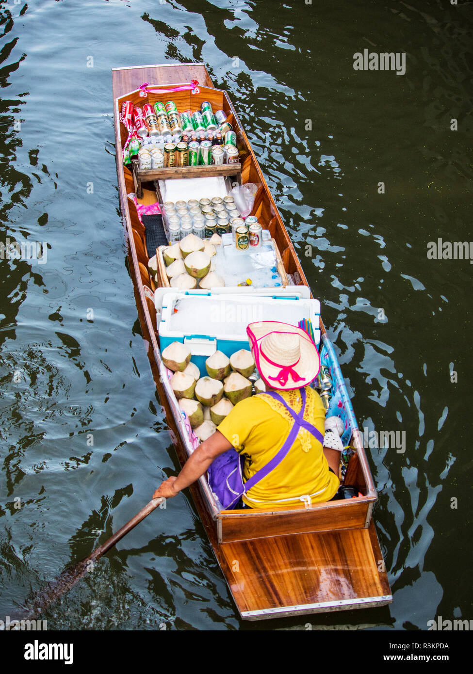La Thaïlande, Damnoen, Marché flottant de Damnoen Saduak avec vendeur Banque D'Images