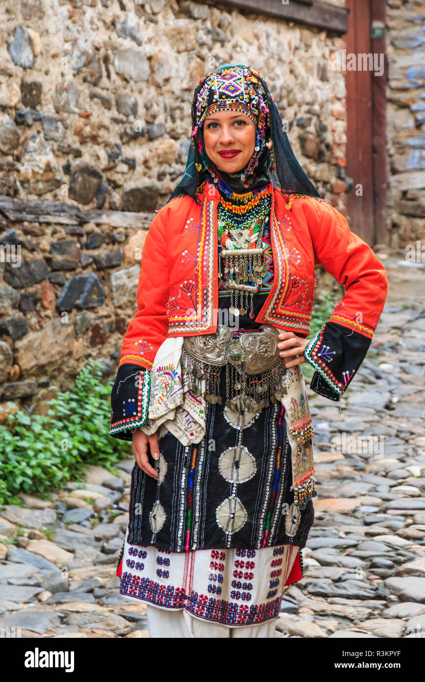 Turkey traditional costume Banque de photographies et d'images à haute  résolution - Alamy