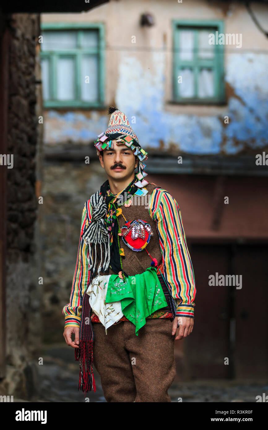 La Turquie, Marmara, Bursa, Village de Cumalikizik. Costumes traditionnels, styles de vêtements de la région. (Usage éditorial uniquement) Banque D'Images