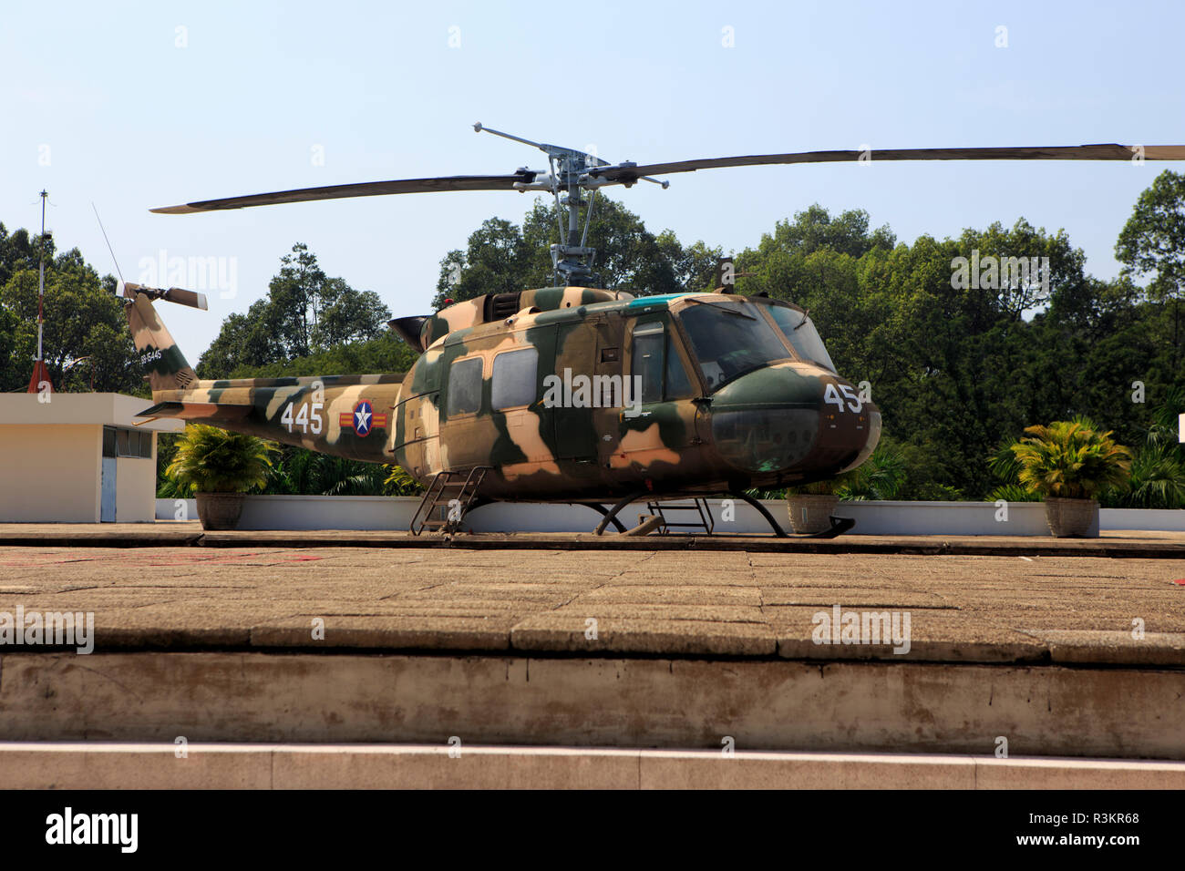 Hélicoptère militaire sur le toit de la palais de l'indépendance, Ho Chi Minh City, Vietnam. Banque D'Images