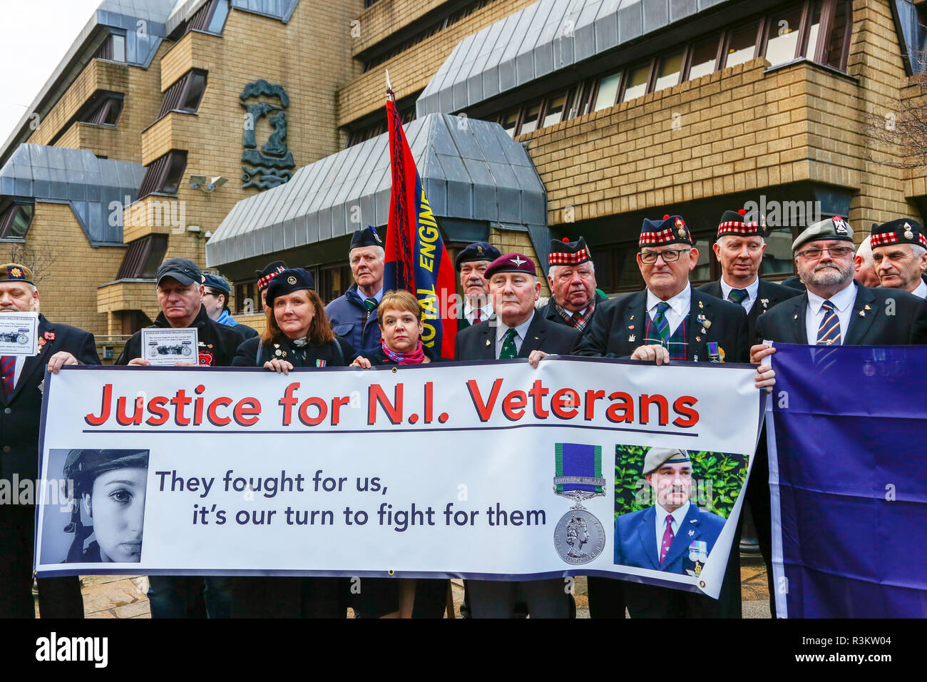 Glasgow, Ecosse, Royaume-Uni. 23 novembre, 2018. Dans le cadre d'une action coordonnée à l'échelle nationale dans les villes à travers le Royaume-Uni y compris Manchester, Londres et Glasgow vétérans militaires ont défilé devant le ministère de la défense des bureaux à Glasgow pour attirer l'attention sur la perception de la persécution continue de ceux qui ont servi dans les conflits de l'Irlande du Nord avant le traité de paix signé par Tony Blair. Credit : Findlay/Alamy Live News Banque D'Images