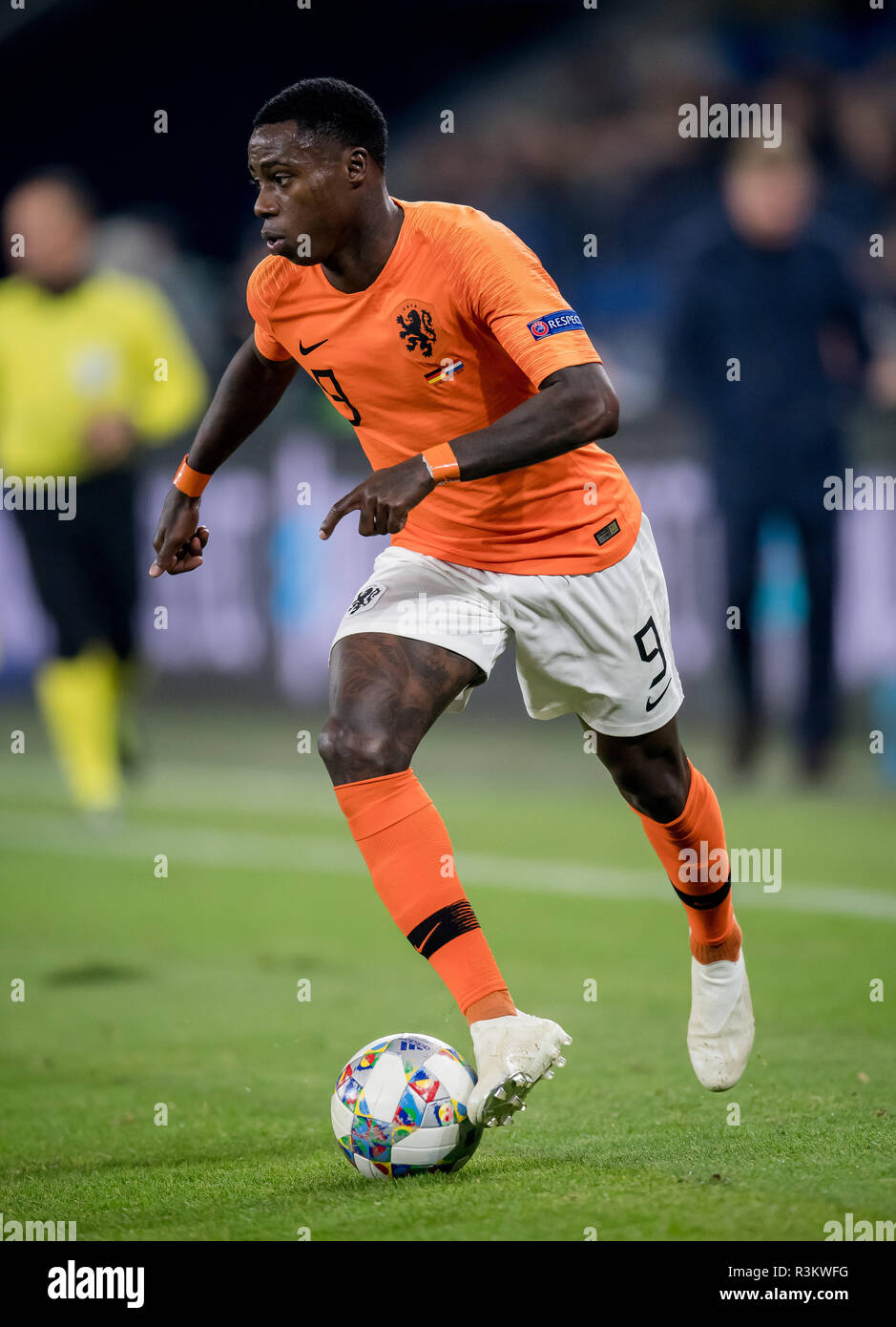 19 Novembre 2018 Gelsenkirchen Veltins Arena Uefa Football Ligue 6 Nations Unies Journee Allemagne Pays Bas Hollands Quincy Promes Sur La Balle Photo Thomas Eisenhuth Conditions Dans Le Monde Entier Photo Stock Alamy