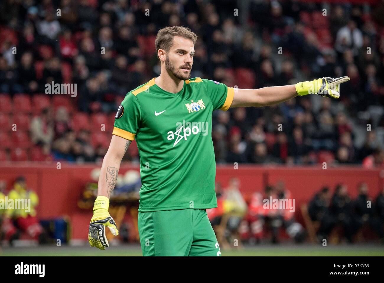 Leverkusen, Allemagne. 05Th Nov, 2018. gardien Yanick BRECHER (ZH), la moitié de la figure, la moitié de la figure, en pointant, pointage, geste, Gesik, donne des instructions ; Europa League Soccer, phase Groupe, Groupe A, journée 4, Bayer 04 Leverkusen (LEV) - FC Zürich (ZH) 1 : 0, le 08/11/2018 à Leverkusen/Allemagne. Règlement de l'UEFA d'interdire toute utilisation des images comme des séquences d'images et/ou quasi-vidéo | Conditions de crédit dans le monde entier : dpa/Alamy Live News Banque D'Images