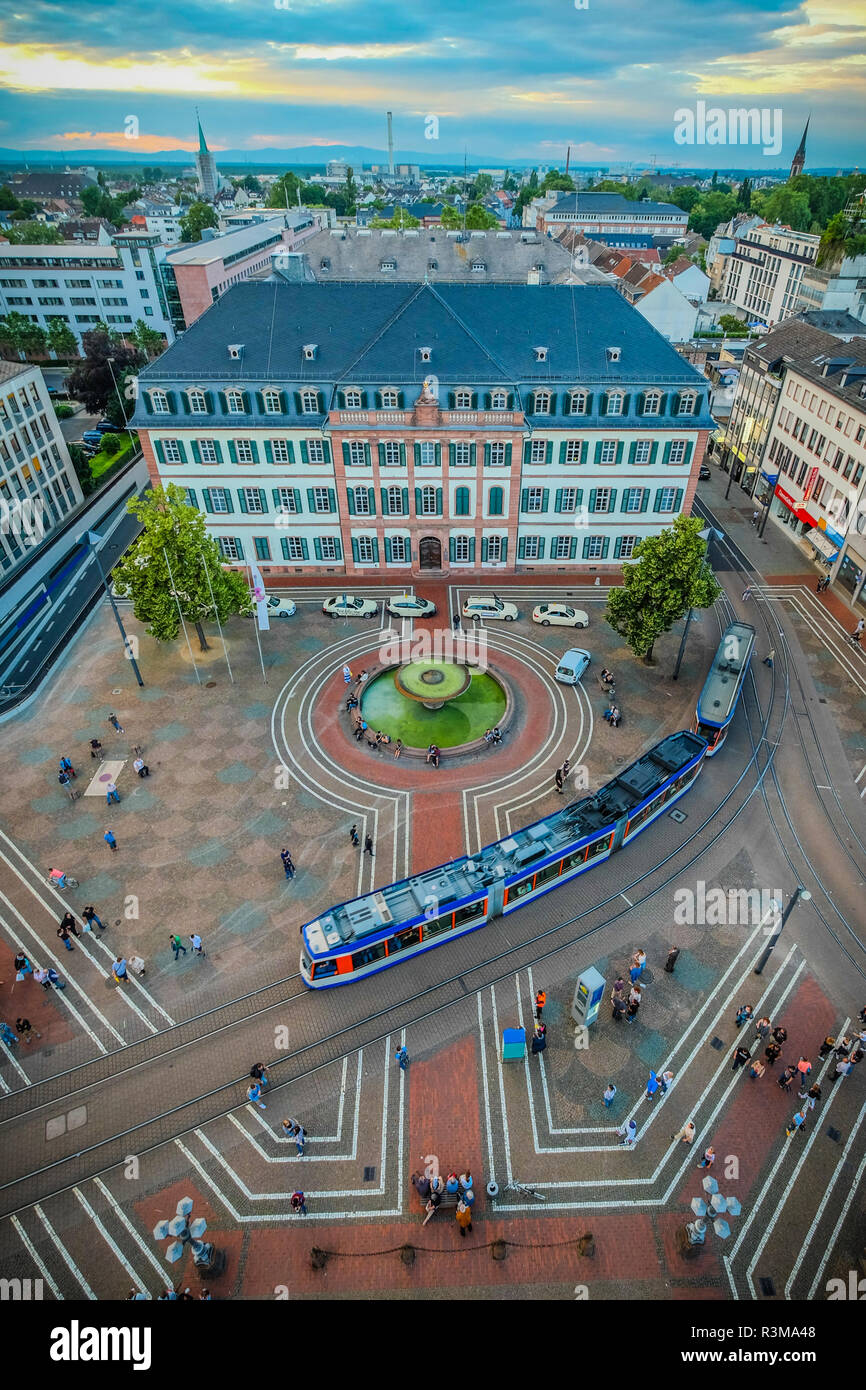 Vue de dessus la ville de Darmstadt sur le cityskape système de transport, et la vie urbaine Banque D'Images