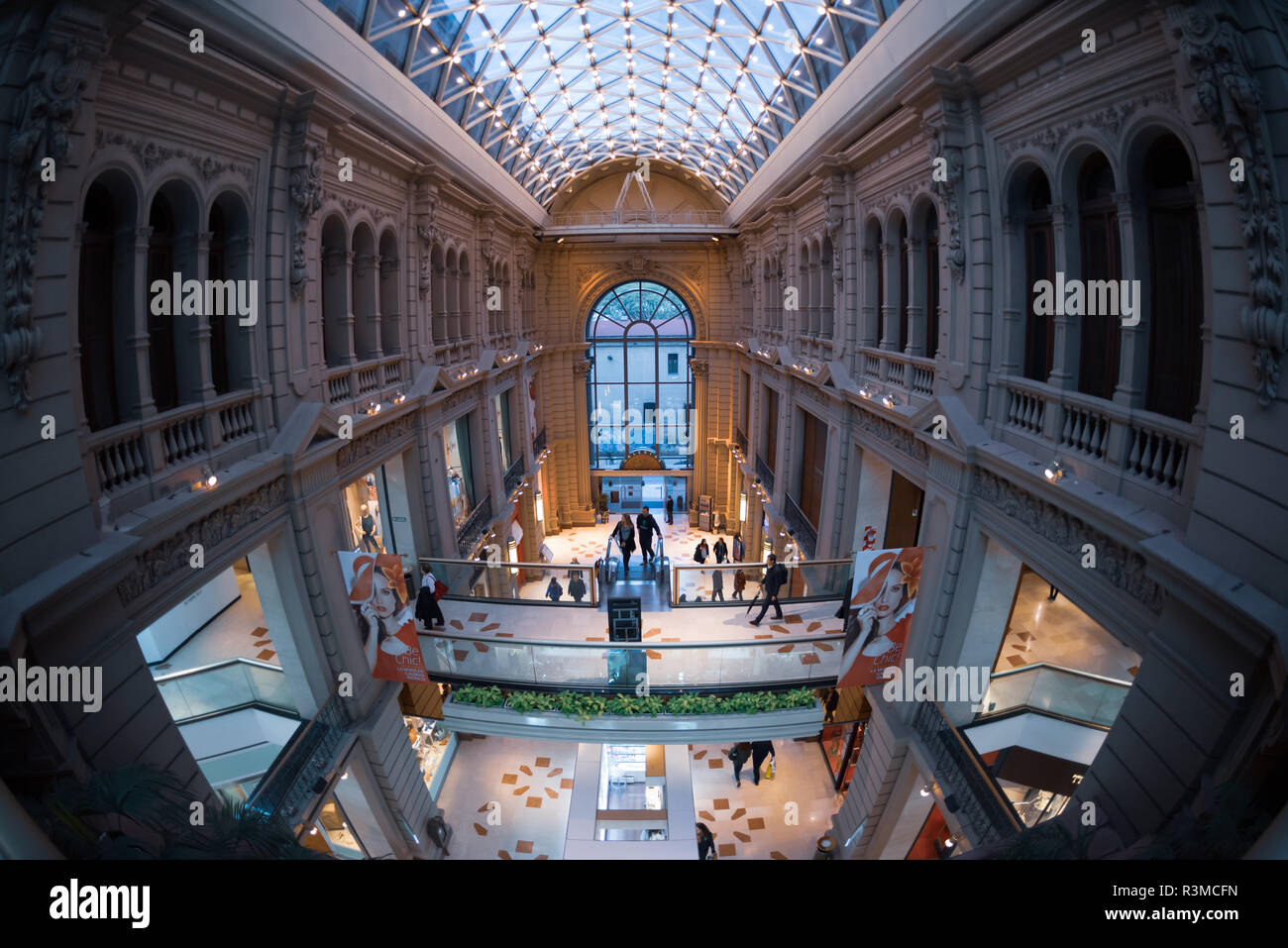 Buenos Aires, Argentine - 25 septembre 2015 : Centre commercial Galerias Pacifico, au centre-ville de Buenos Aires. Banque D'Images