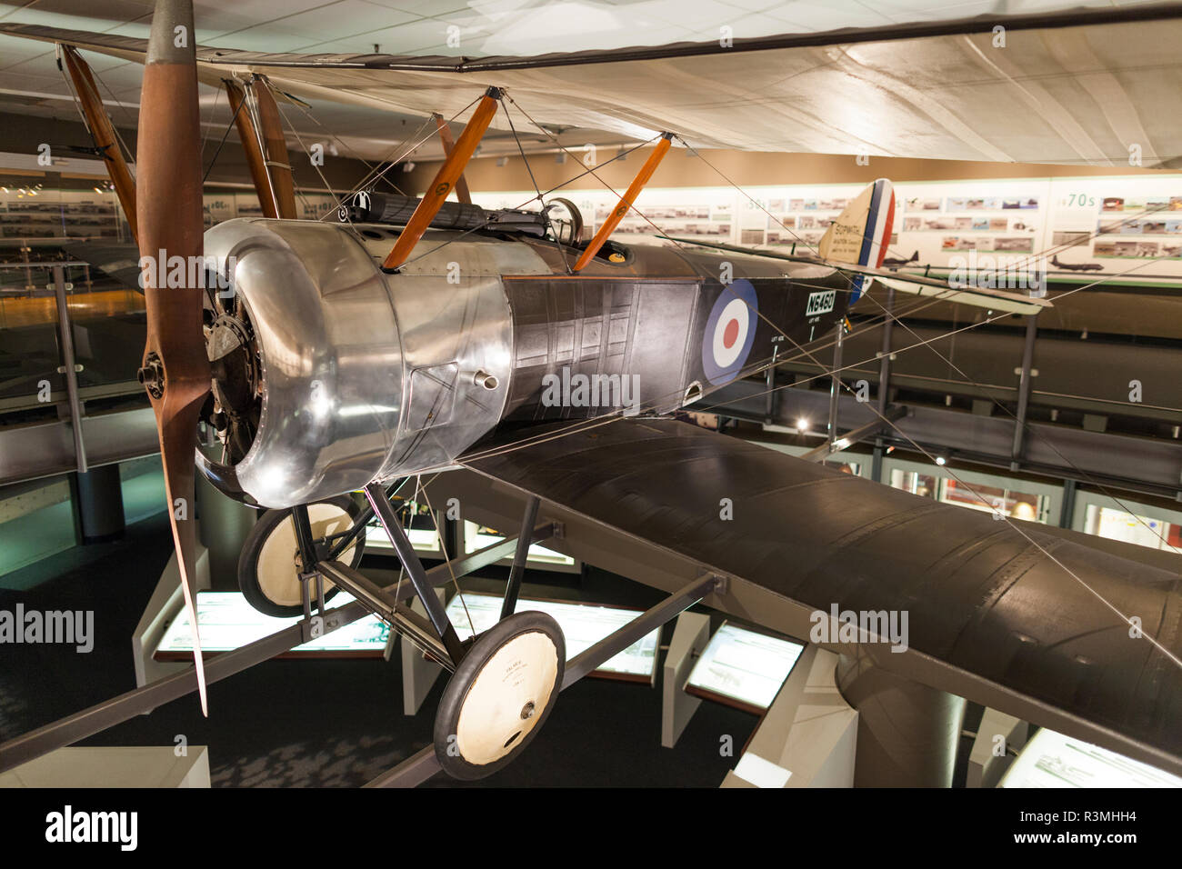 Nouvelle Zélande, île du sud, Christchurch, Royal New Zealand Air Force Museum, de l'intérieur entrée avec WW1-era Sopwith Pup Banque D'Images