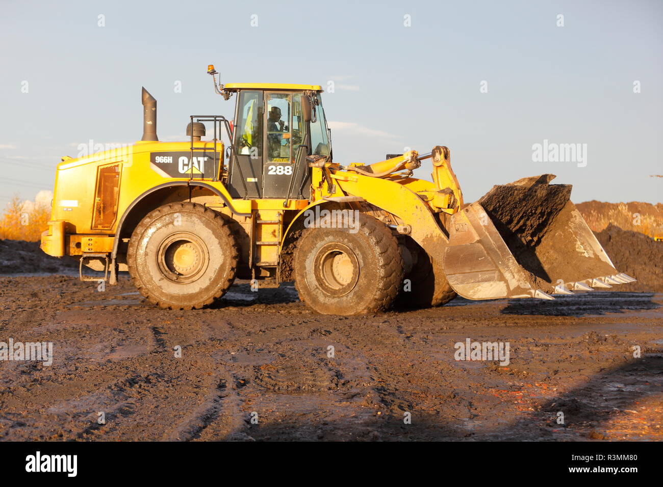 Une chenille 966 Pelle sur roues Recycoal chargement sur le site de recyclage de charbon , de Rossington Doncaster,qui a maintenant été démoli . Banque D'Images