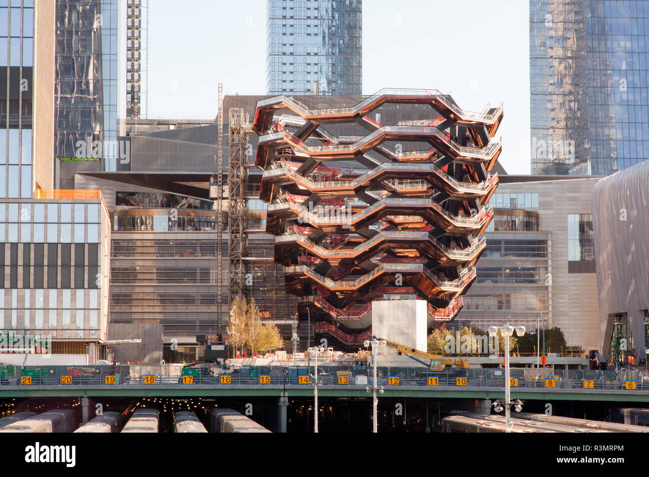 Le navire monument Thomas Heatherwick studio une structure en construction dans le développement d'Hudson Yards, New York, NY, États-Unis Banque D'Images