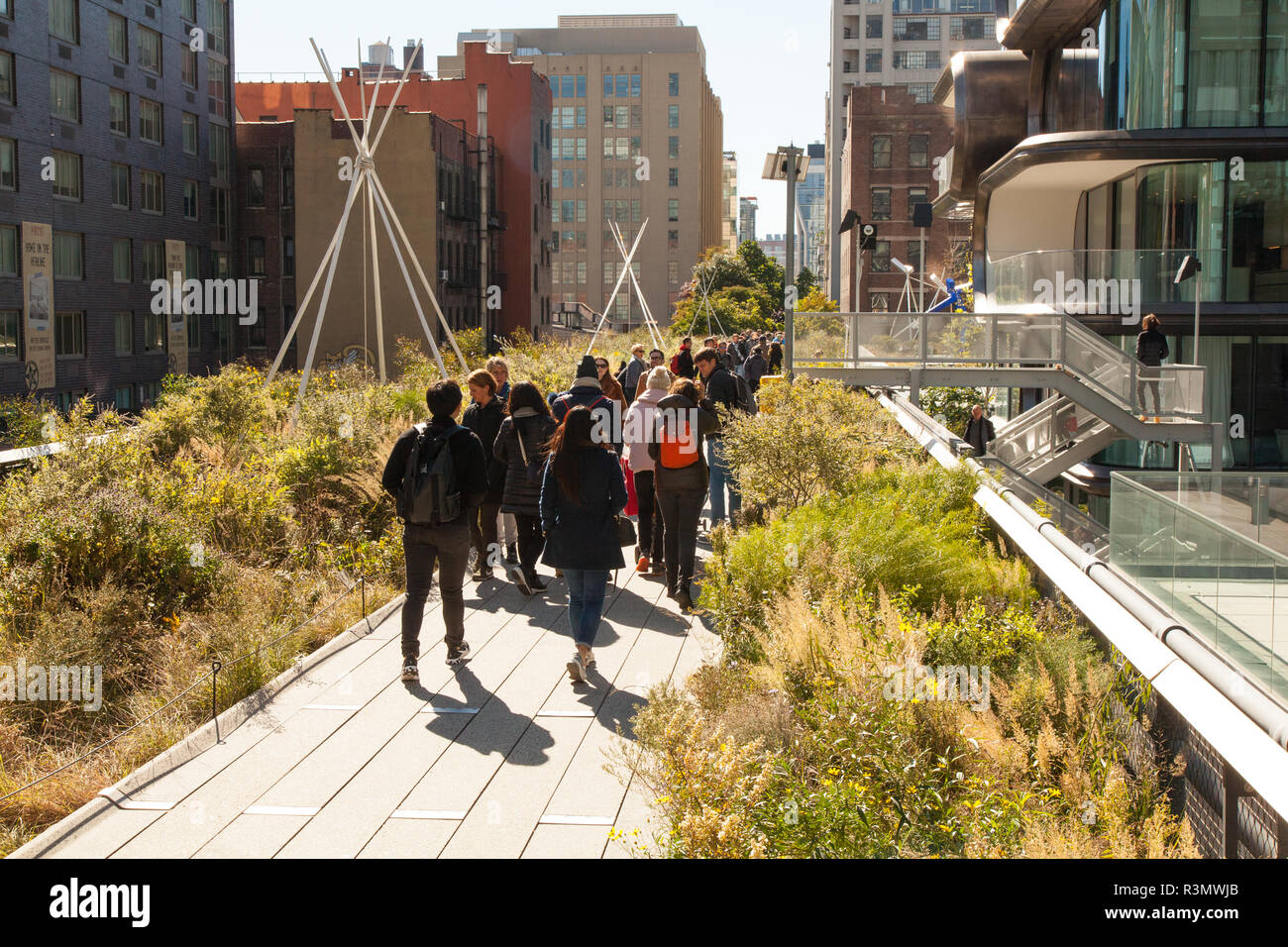 La ligne haute d'un parc urbain sur une ancienne ligne de chemin de fer surélevée, Chelsea, New York City, États-Unis d'Amérique. Banque D'Images