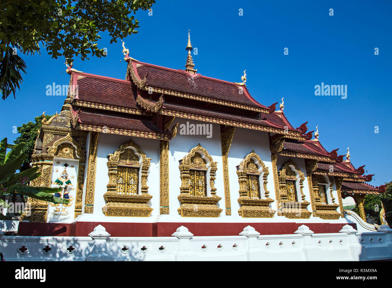 Chiang Mai, Thaïlande. Viharn près de l'entrée au temple complexe, Wat Chedi Luang Banque D'Images