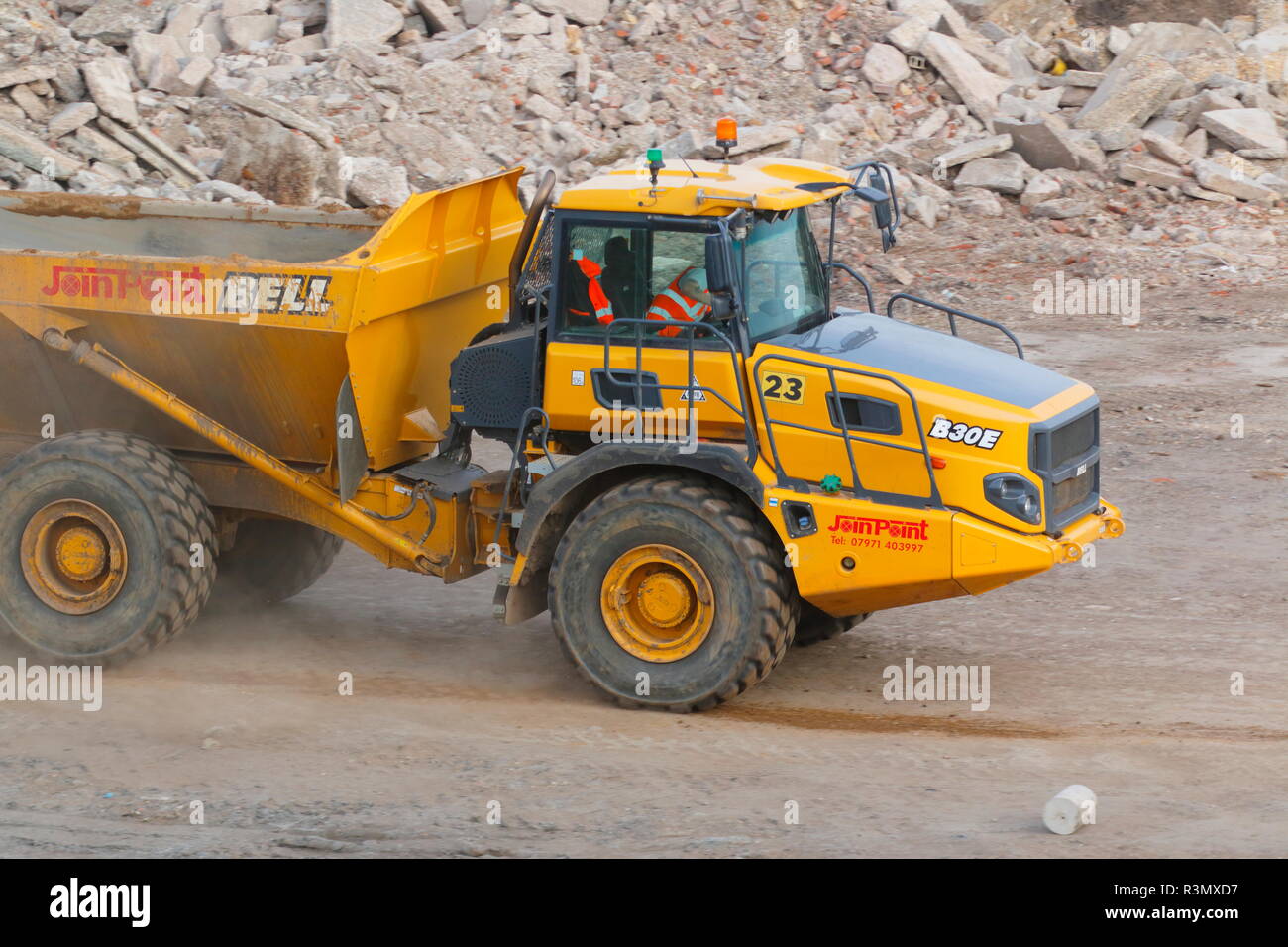 Les tombereaux articulés au travail sur la construction de la Doncaster IPORT. Banque D'Images