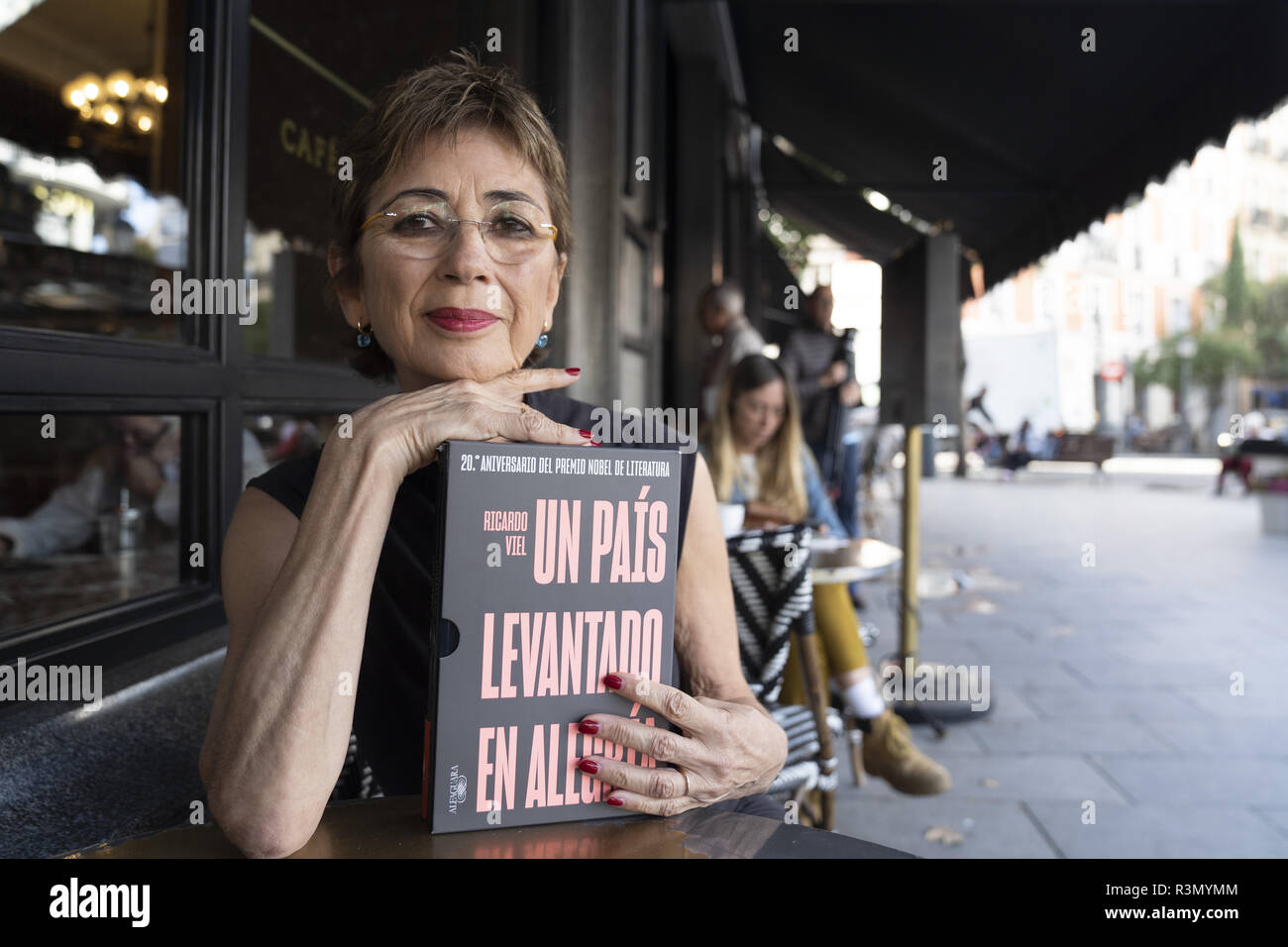 Pilar del Rio pose avec le livre non publié par José Saramago, "l'ordinateur portable de l'année Prix Nobel' de Madrid, Espagne comprend : Pilar del Rio Où : Madrid, Espagne Quand : 23 Oct 2018 Crédit : Oscar Gonzalez/WENN.com Banque D'Images