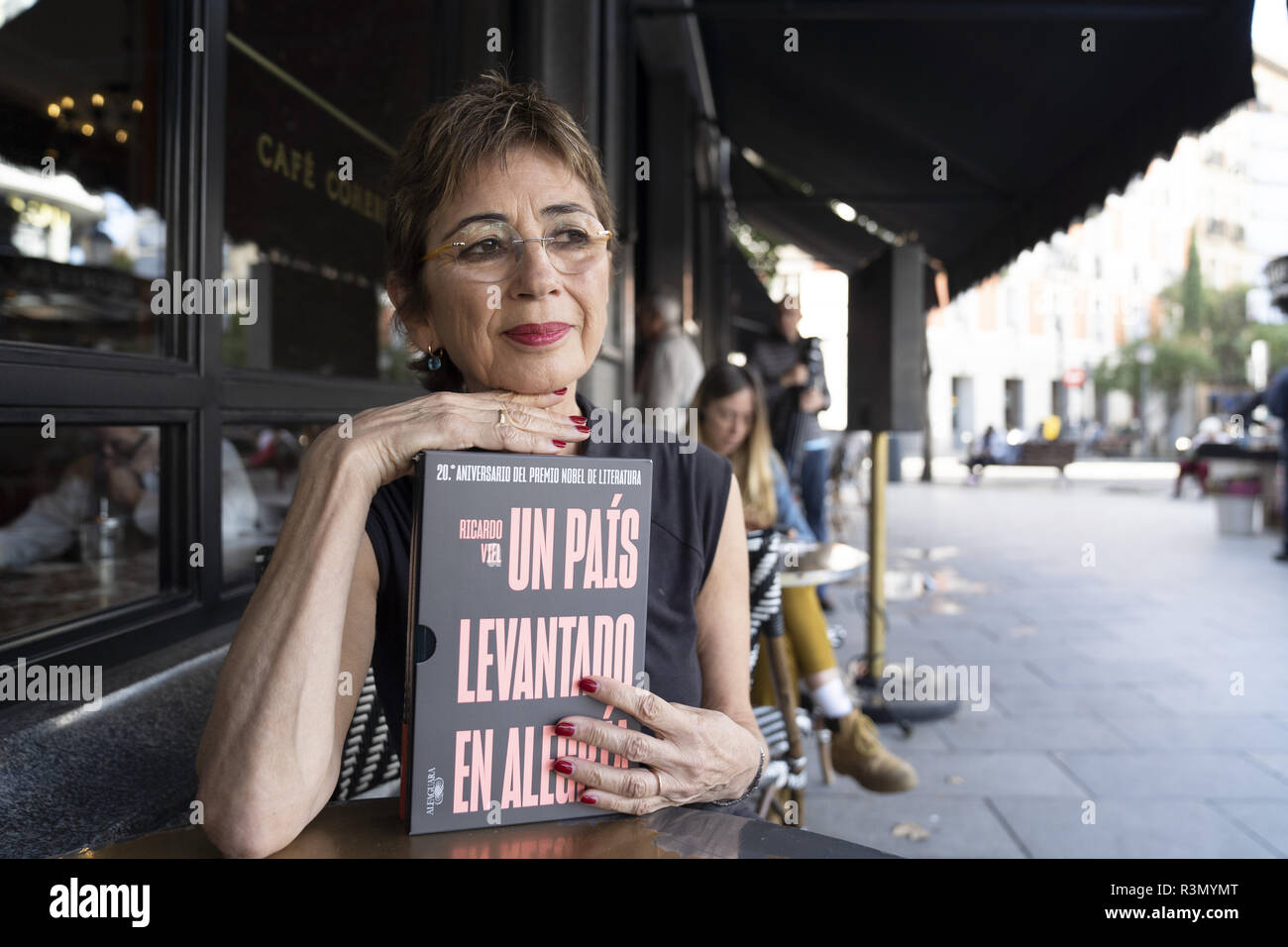 Pilar del Rio pose avec le livre non publié par José Saramago, "l'ordinateur portable de l'année Prix Nobel' de Madrid, Espagne comprend : Pilar del Rio Où : Madrid, Espagne Quand : 23 Oct 2018 Crédit : Oscar Gonzalez/WENN.com Banque D'Images