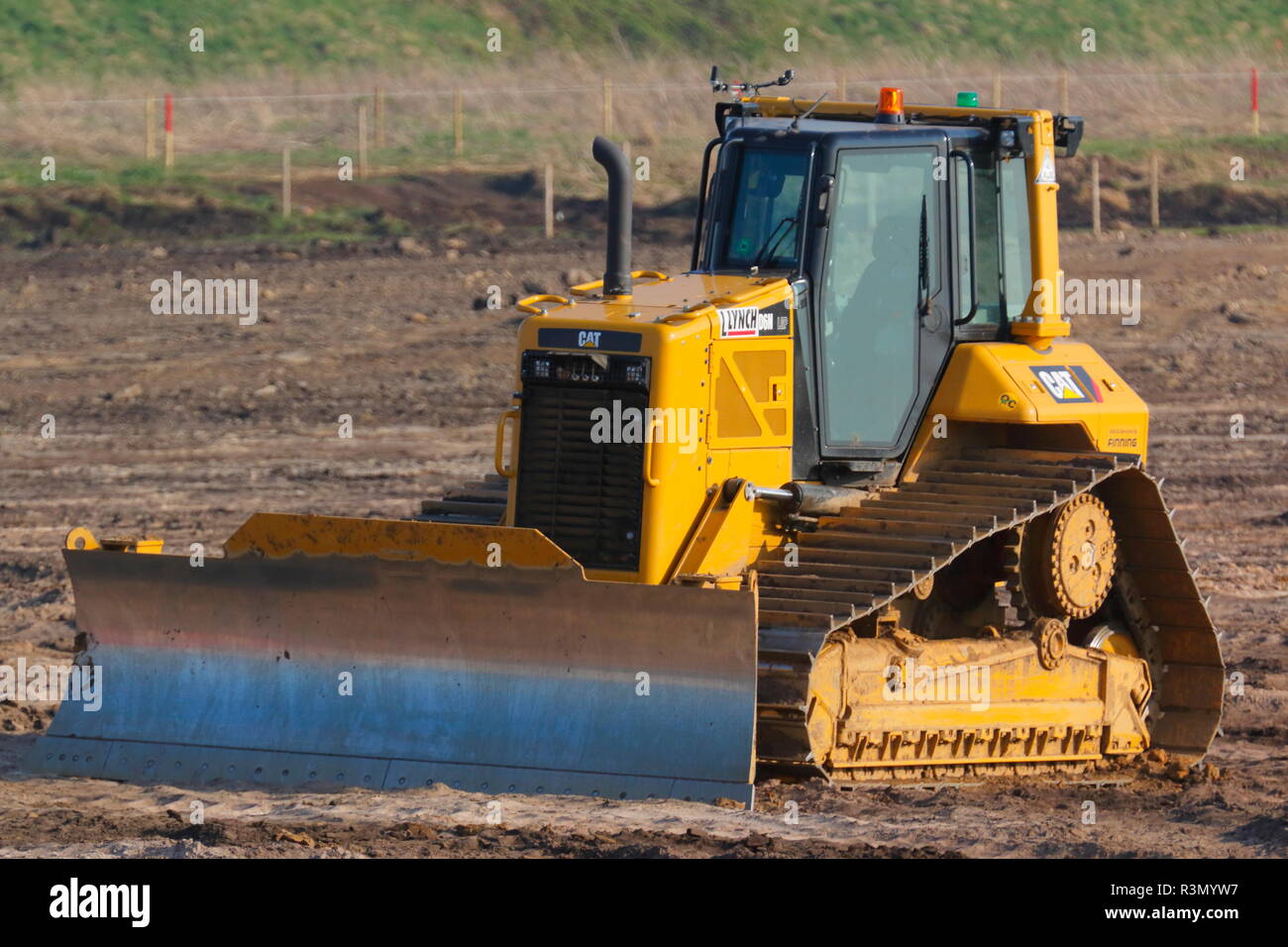Un Caterpillar D6 à travailler sur la construction d'IPORT à  Rossington,Doncaster Photo Stock - Alamy
