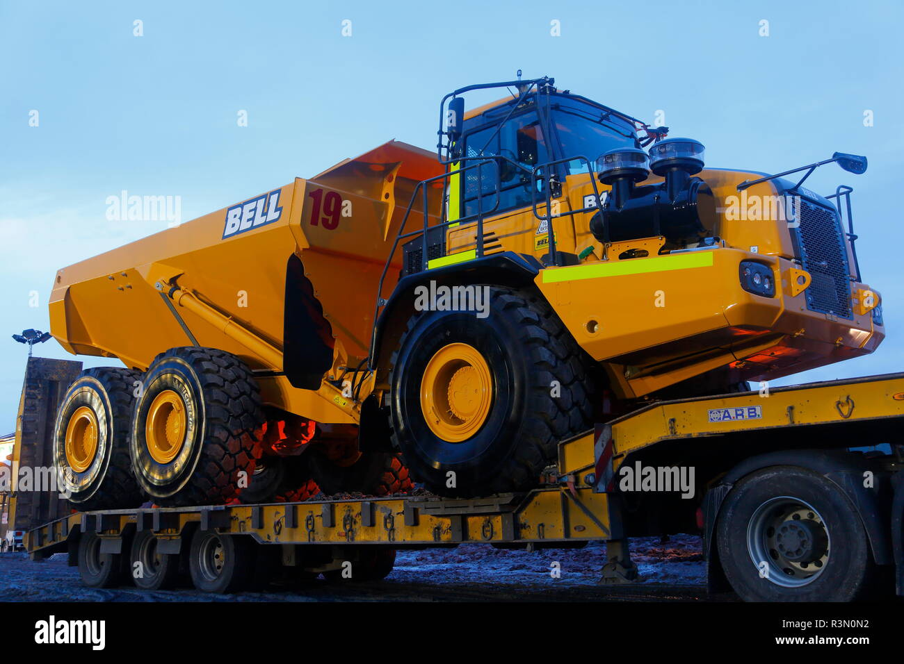 Une marque nouvelle Bell 40D tombereau articulé en arrivant sur l'usine de recyclage du charbon dans Recycoal,Rossington Doncaster qui a été démoli. Banque D'Images