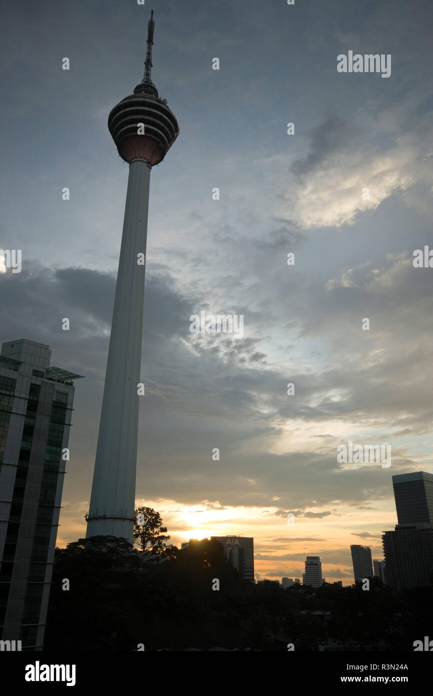 La KL Tower (Menara Kuala Lumpur) dans le centre de Kuala Lumpur (KLCC), Malaisie Banque D'Images