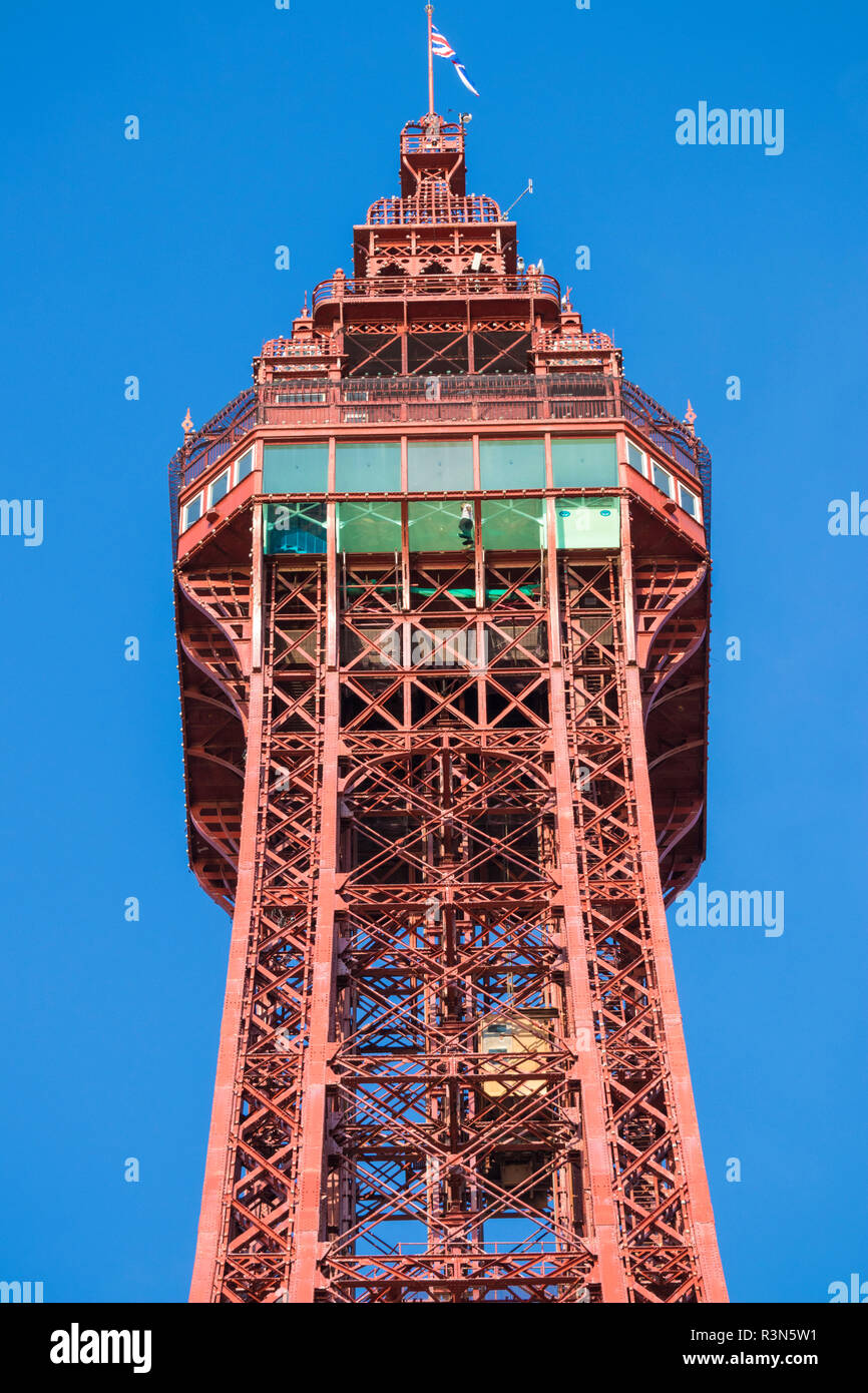 La tour de Blackpool plancher de verre oeil vue en gros contre le ciel bleu Blackpool Lancashire England GB UK Europe Banque D'Images
