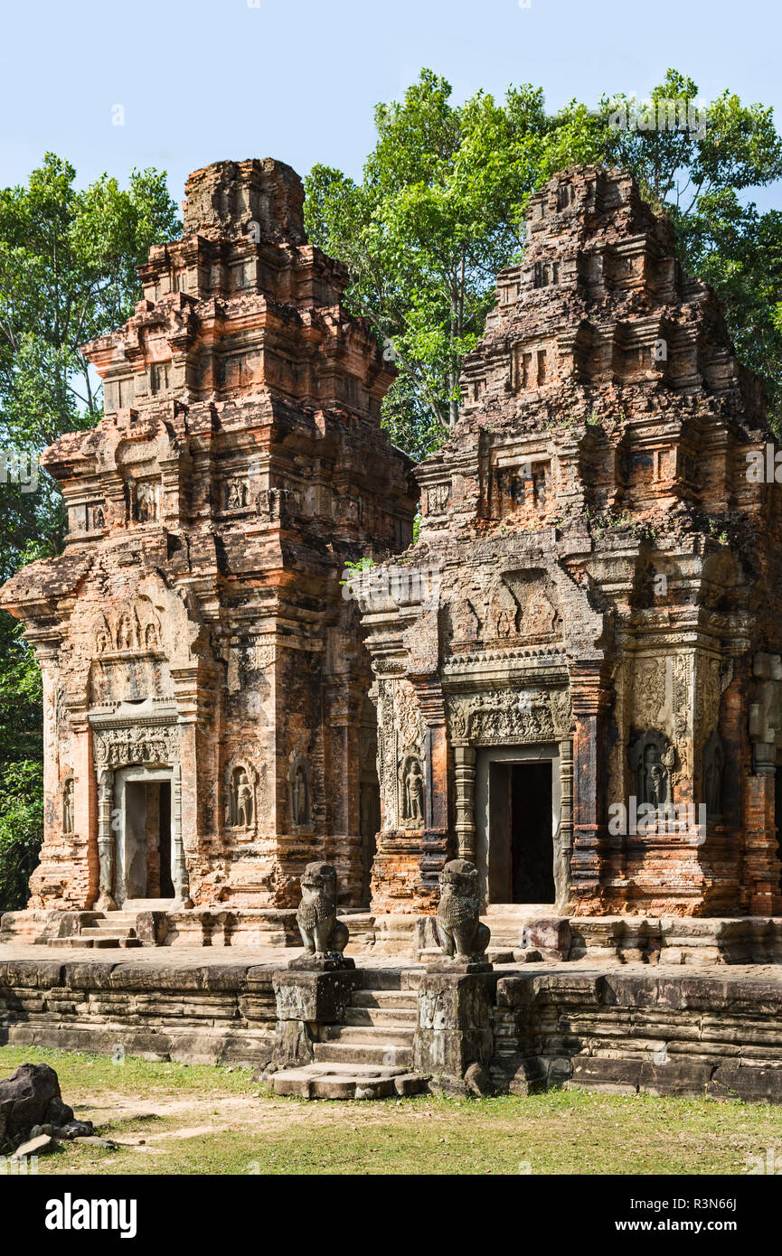 Siem Reap, Cambodge. Les ruines anciennes et les tours de Khmer Preah Ko, le Bull temple sacré (groupe Roluos) Banque D'Images