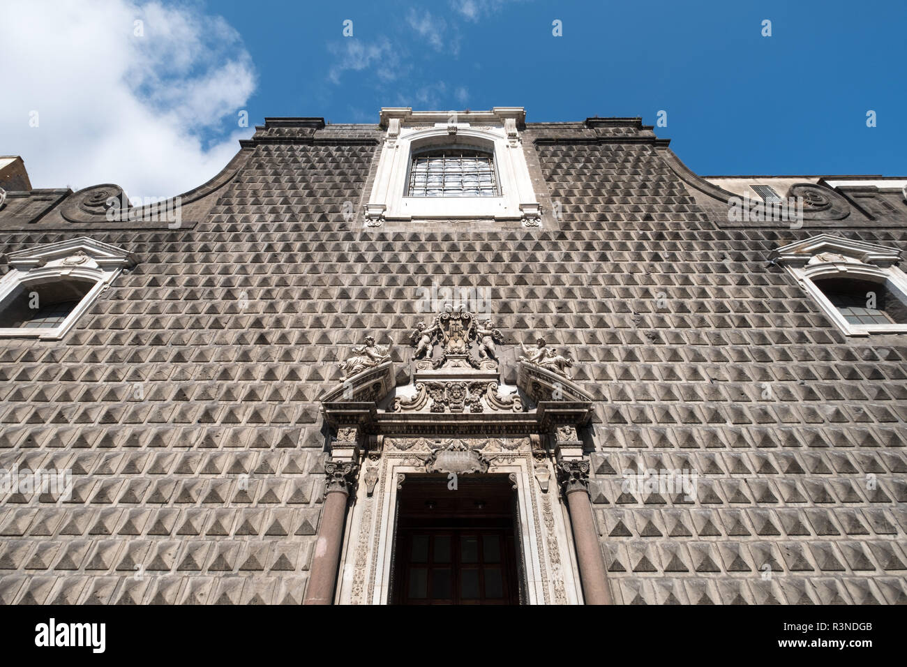 Naples, Italie. Pierres apparentes sur la façade façade de l'église de Gesù Nuovo, Chiesa del Gesù Nuovo Photo Stock - Alamy Naples, Italie. Pierres apparentes sur la façade façade de l'église de Gesù Nuovo, Chiesa del Gesù Nuovo Photo Stock - Alamy
