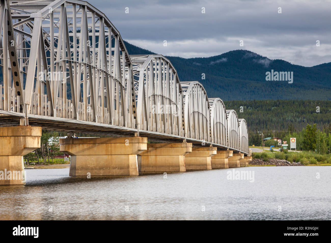 Le Canada, Territoire du Yukon, à Teslin. Le Pont de la baie Nisutlin Banque D'Images