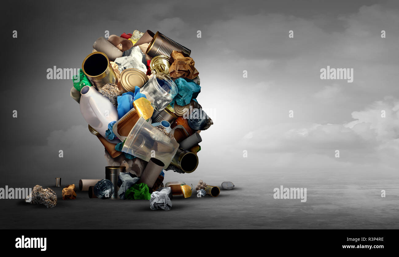 Concept de recyclage et déchets déchets recyclage idée comme en forme de tête humaine faite de verre plastique et carton corbeille sur un arrière-plan horizontal. Banque D'Images
