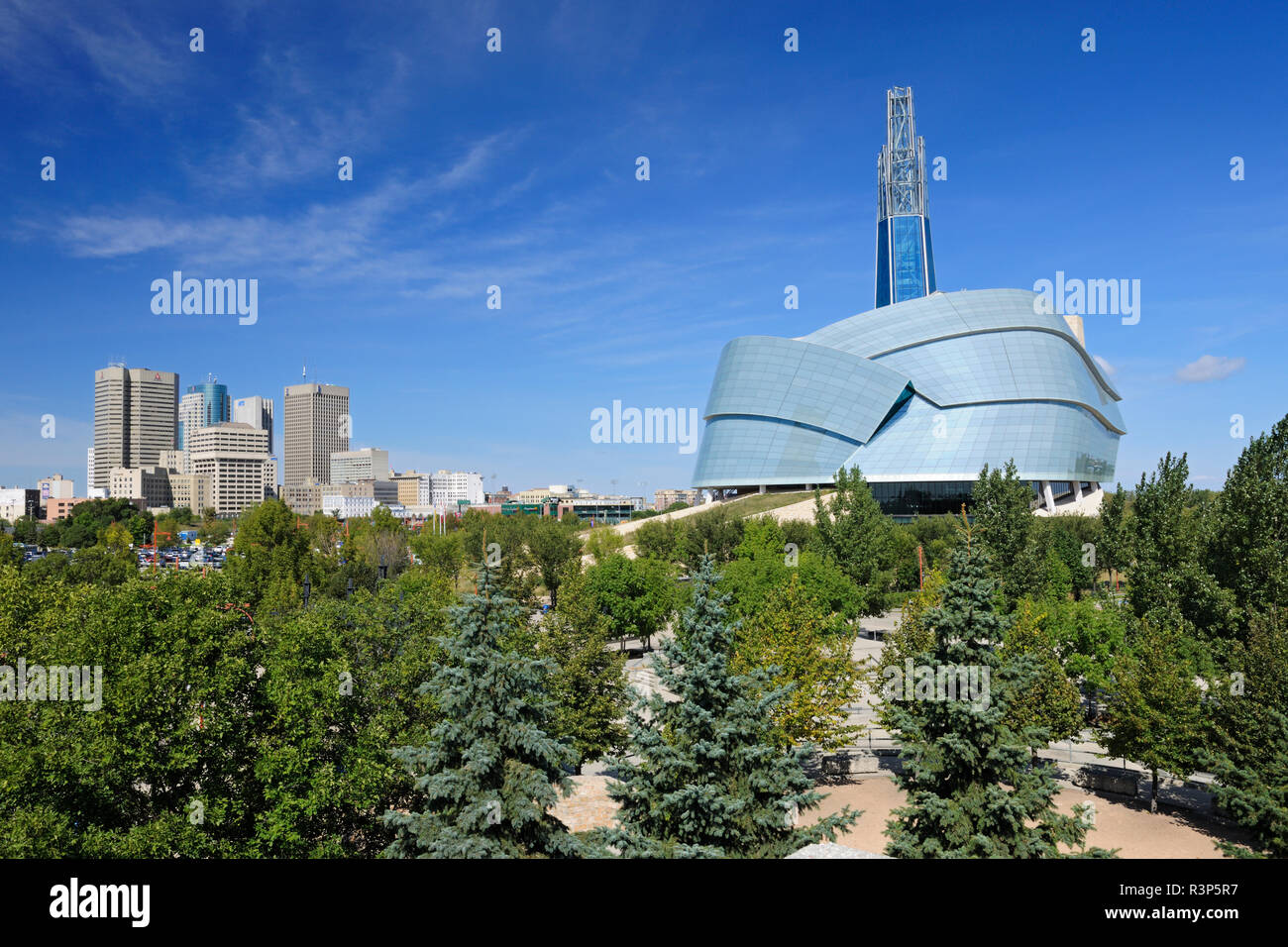 Canada, Manitoba, Winnipeg. Le centre-ville et le Musée canadien pour les droits de l'homme. Banque D'Images