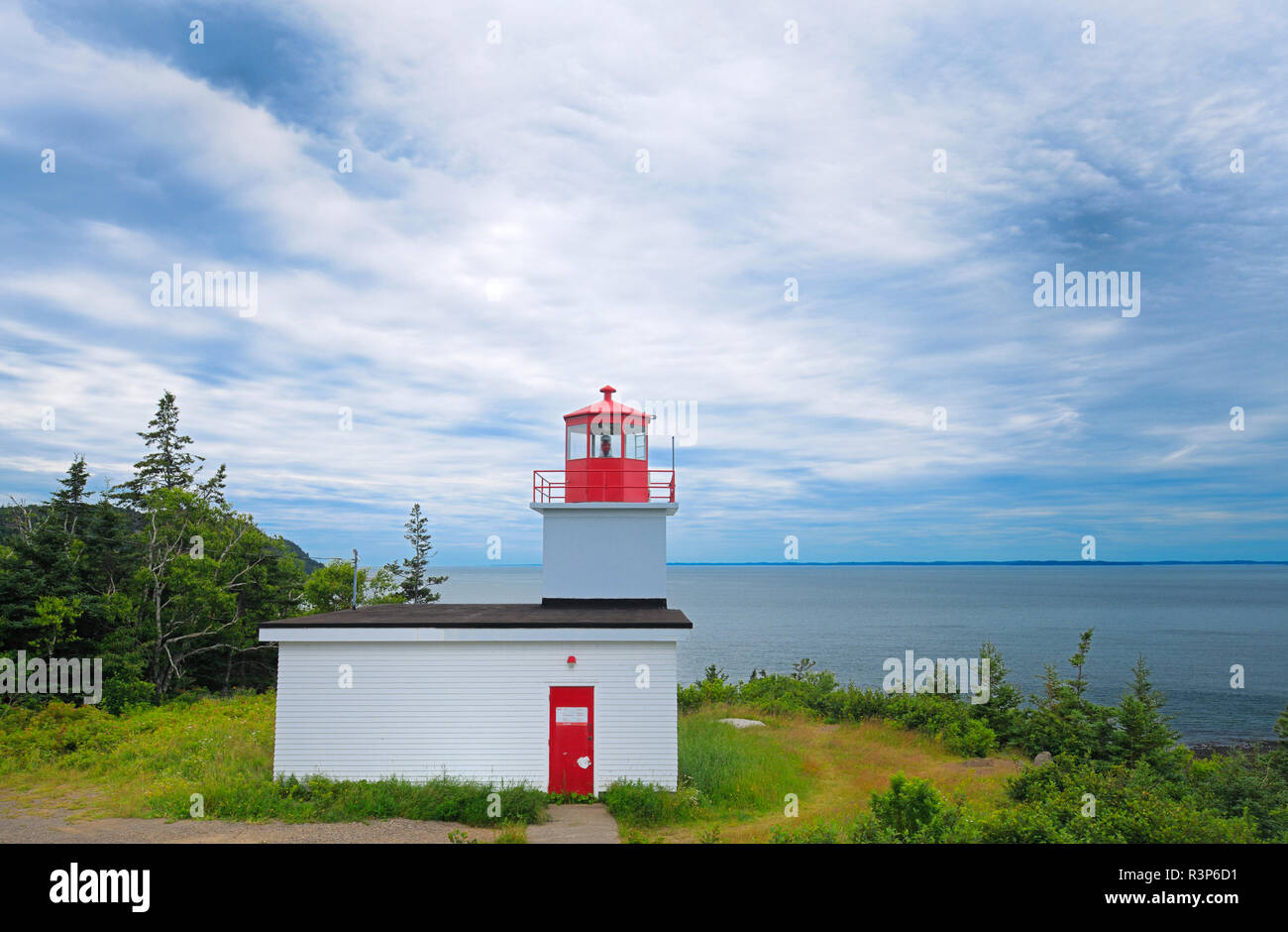 Le Canada, le Nouveau-Brunswick, l'île Grand Manan. Eddy Long Point Lighthouse et l'océan. Banque D'Images Le Canada, le Nouveau-Brunswick, l'île Grand Manan. Eddy Long Point Lighthouse et l'océan. Banque D'Images