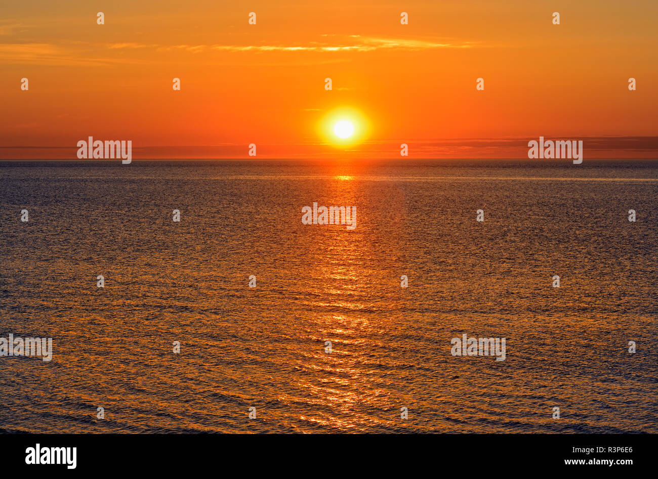Canada, Nouveau-Brunswick, Cap Lumière. Le lever du soleil sur le détroit de Northumberland. Banque D'Images Canada, Nouveau-Brunswick, Cap Lumière. Le lever du soleil sur le détroit de Northumberland. Banque D'Images