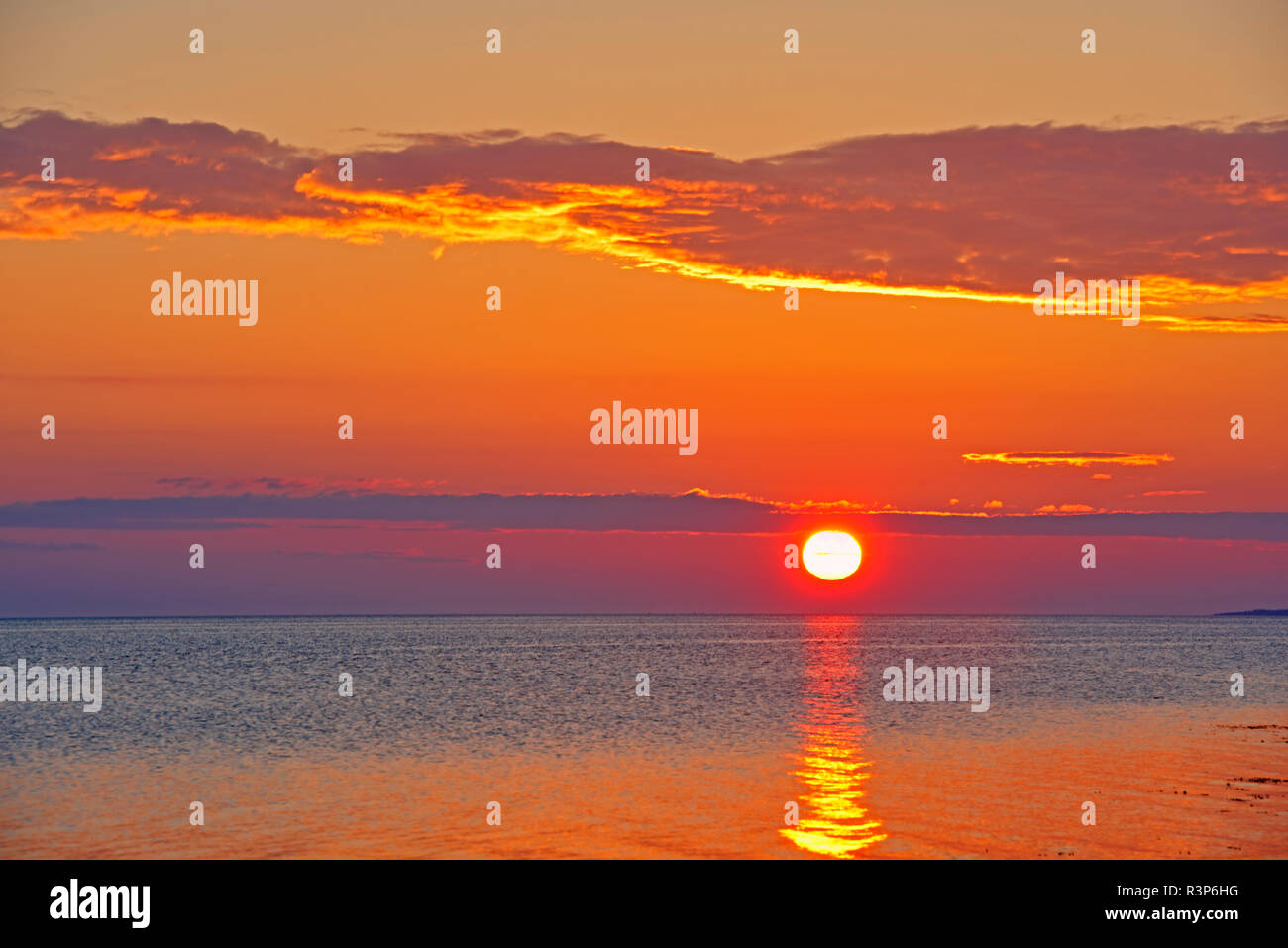 Canada, Nouveau-Brunswick, de Caraquet. La baie de Caraquet au lever du soleil. Banque D'Images Canada, Nouveau-Brunswick, de Caraquet. La baie de Caraquet au lever du soleil. Banque D'Images