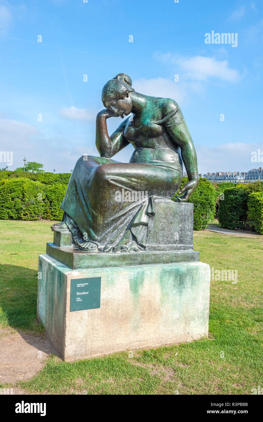 Aristide Maillol sculpture, à l'extérieur du musée du Louvre, Paris, France Banque D'Images