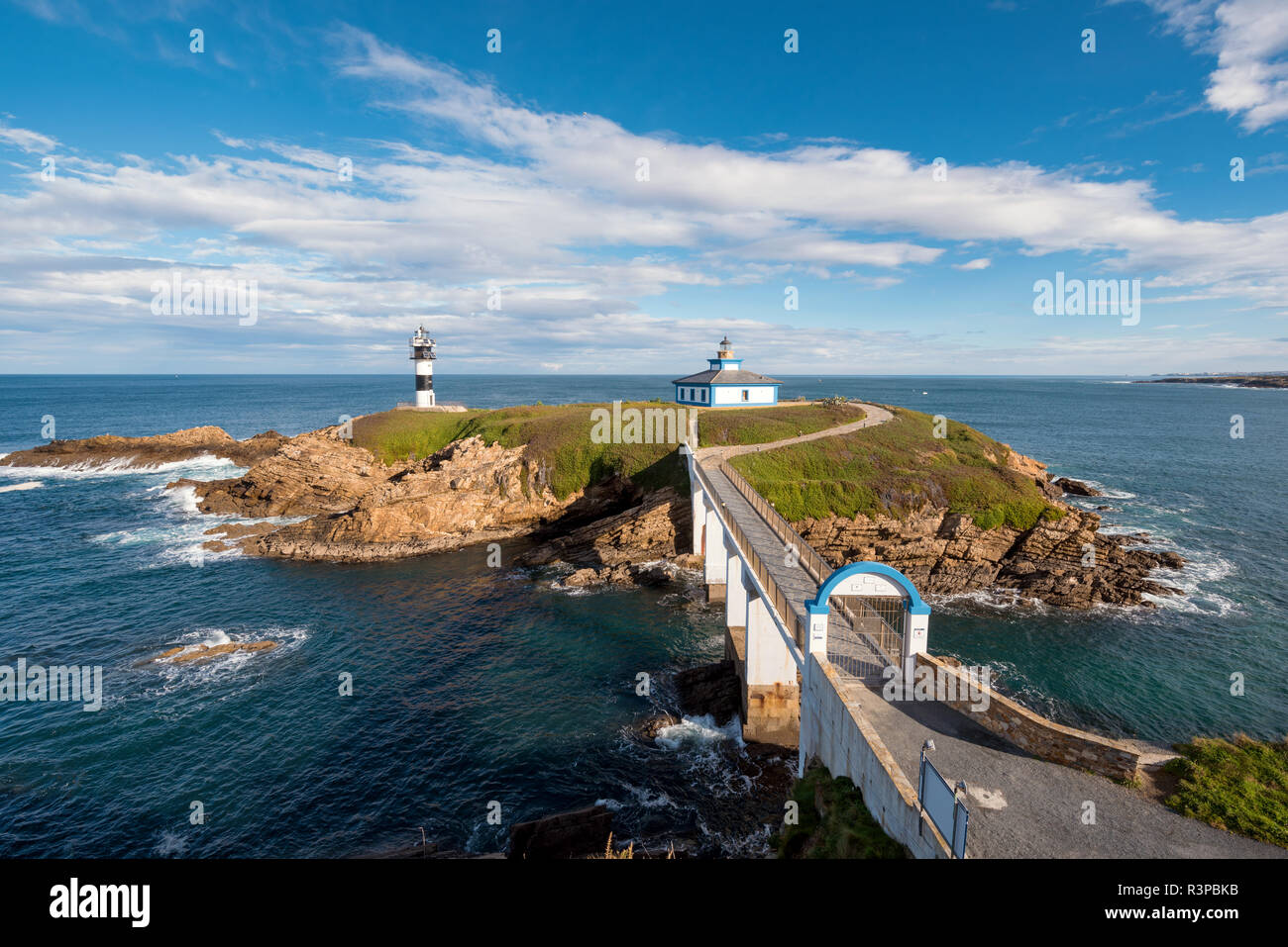 Phare de l'île de Pancha à Ribadeo côte, Galice, Espagne. Banque D'Images