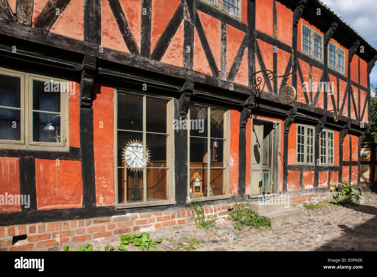 La boutique de l'horloger reconstruit à partir de la 19e siècle trouvés dans la vieille ville musée de folklore à Aarhus, Danemark Banque D'Images