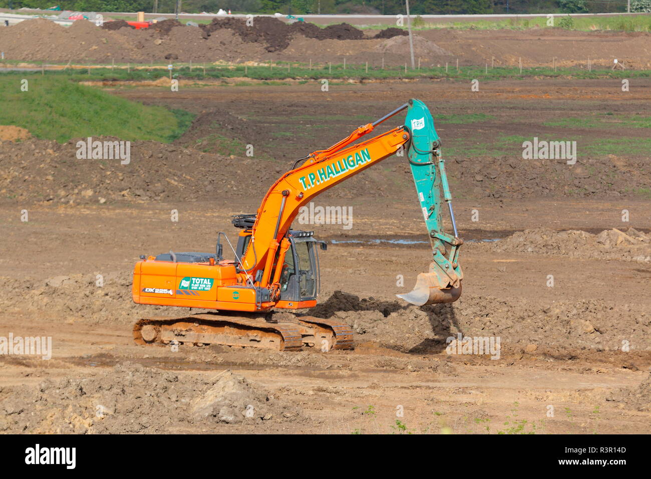 Un excavateur à travailler sur la construction d'IPORT à Rossington, Doncaster, South Yorkshire Banque D'Images