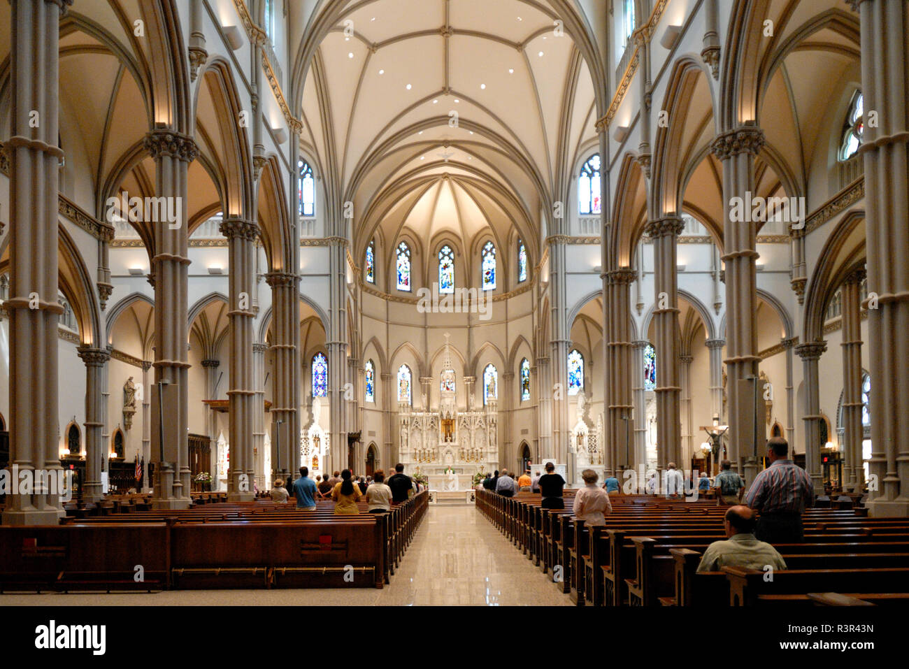 Cathédrale Saint-Paul est l'église-mère du diocèse catholique romain de Pittsburgh, Pennsylvanie. Cette image a été prise lors d'un midi en semaine Banque D'Images