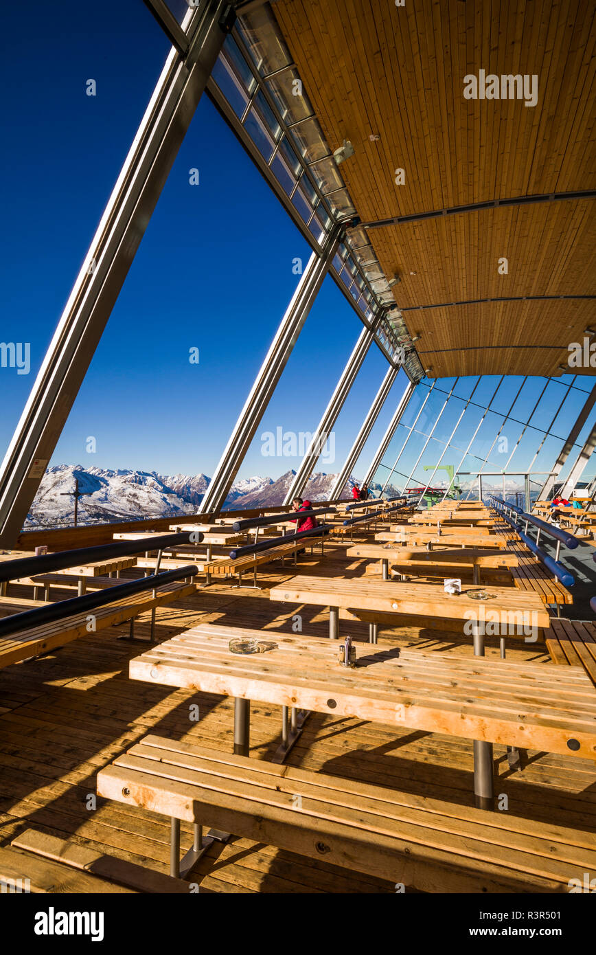 Autriche, Tyrol, Axamer Lizum, village d'accueil des Jeux Olympiques d'hiver de 1964 et 1976, Hoadl Haus Restaurant salle à manger (2340 mètres) Banque D'Images