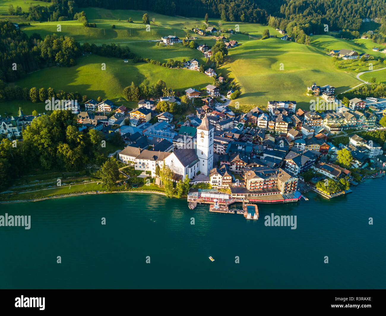 L'Autriche, Salzkammergut, Sankt Wolfgang, vue aérienne du lac Wolfgangsee Banque D'Images