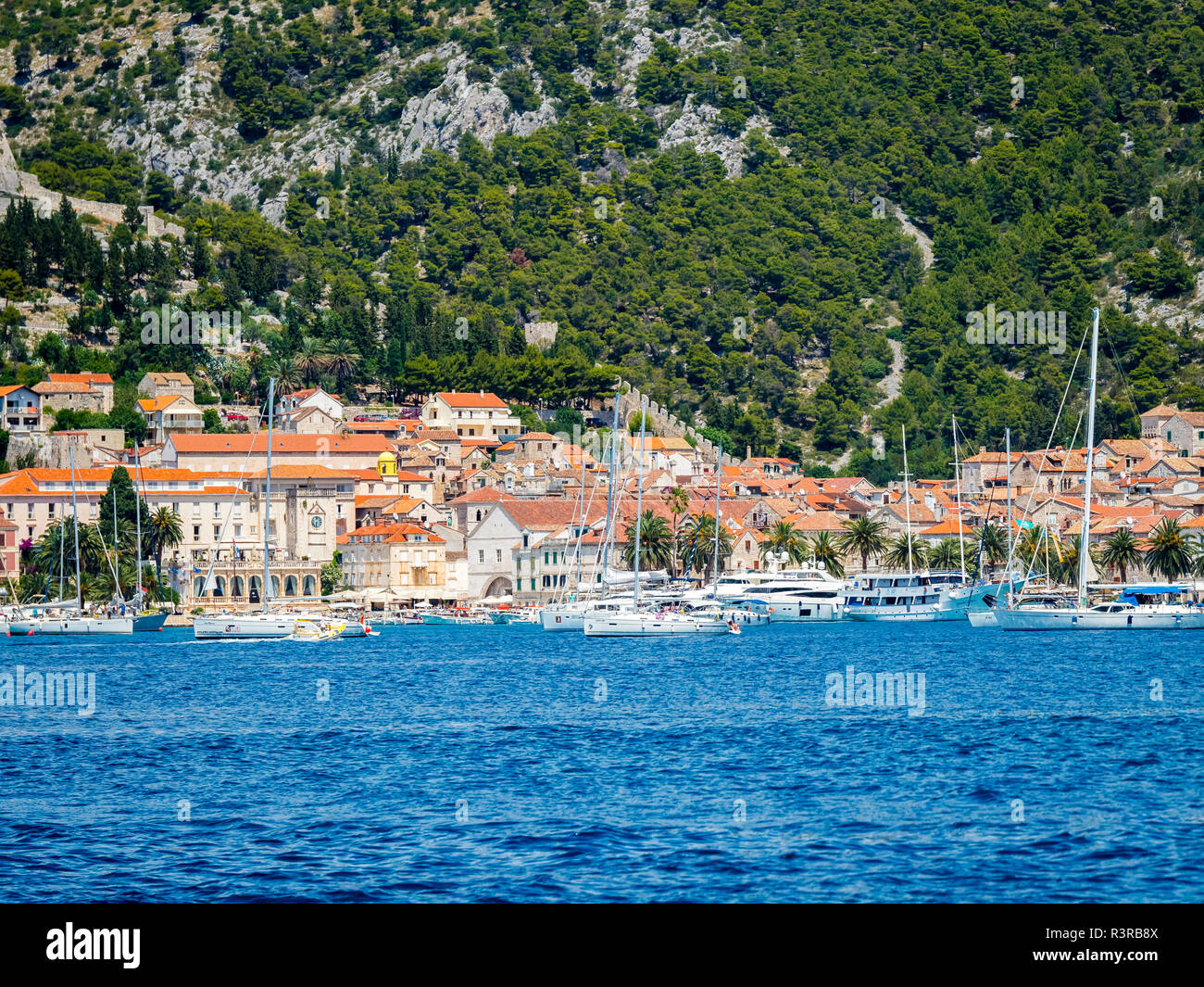 La Croatie, la côte Adriatique, la Dalmatie, Hvar, ville côtière Banque D'Images