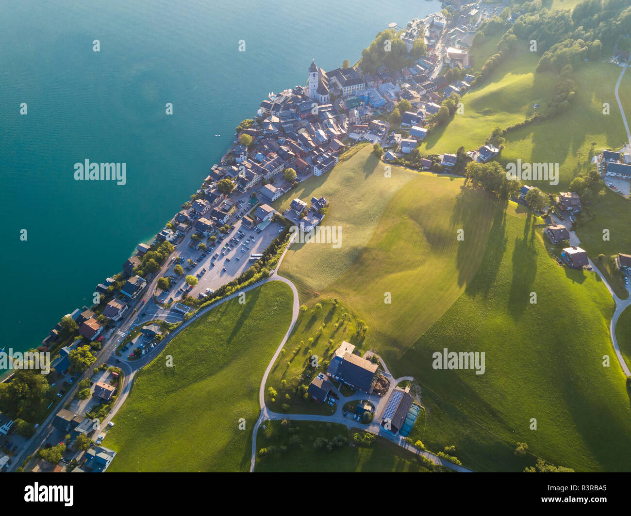 L'Autriche, Salzkammergut, Sankt Wolfgang, vue aérienne du lac Wolfgangsee Banque D'Images