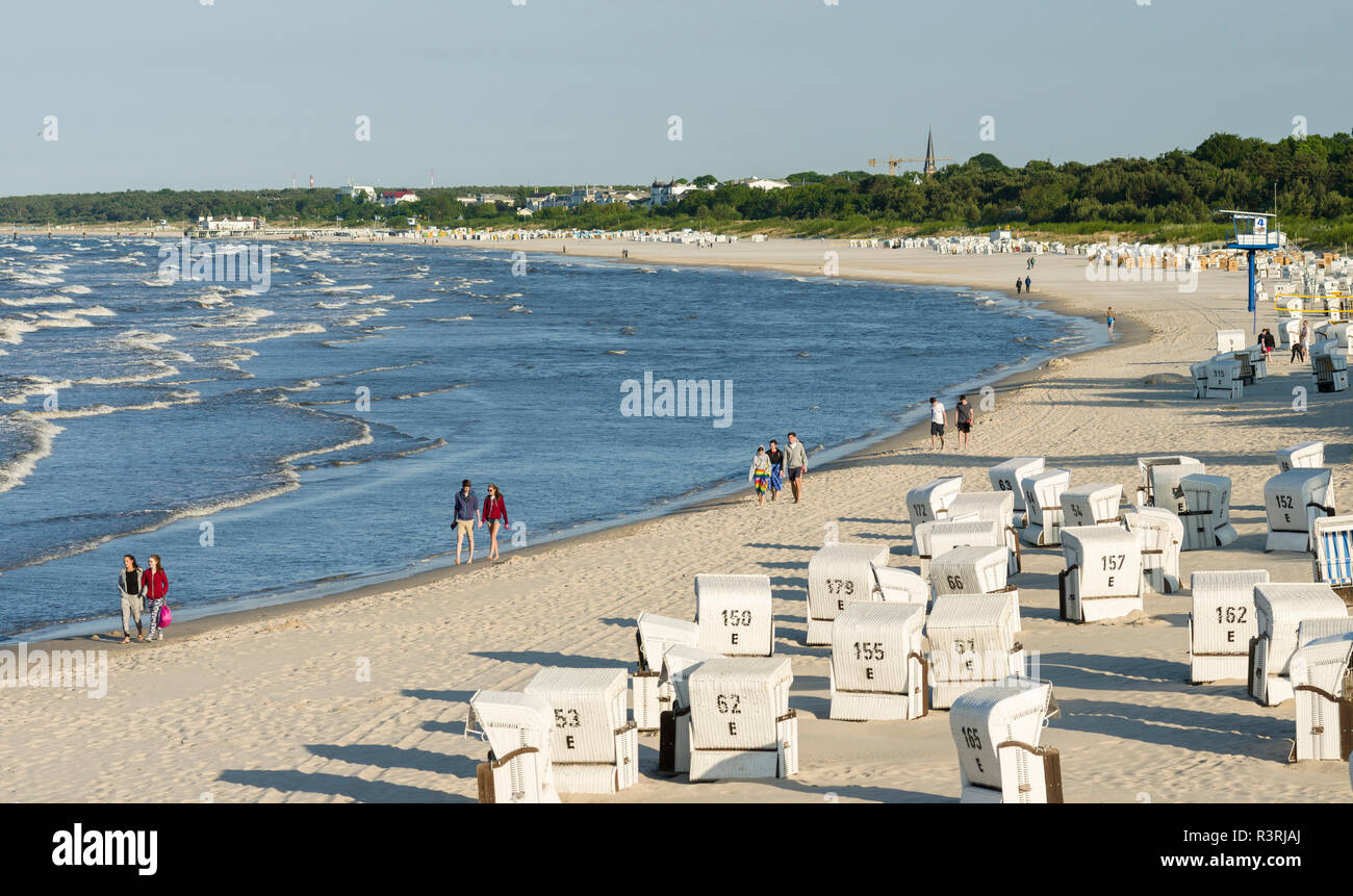 Chaises de plage traditionnel sur la plage près de Heringsdorf sur la côte de la mer Baltique. Allemagne, Mecklembourg-Poméranie-Occidentale Banque D'Images