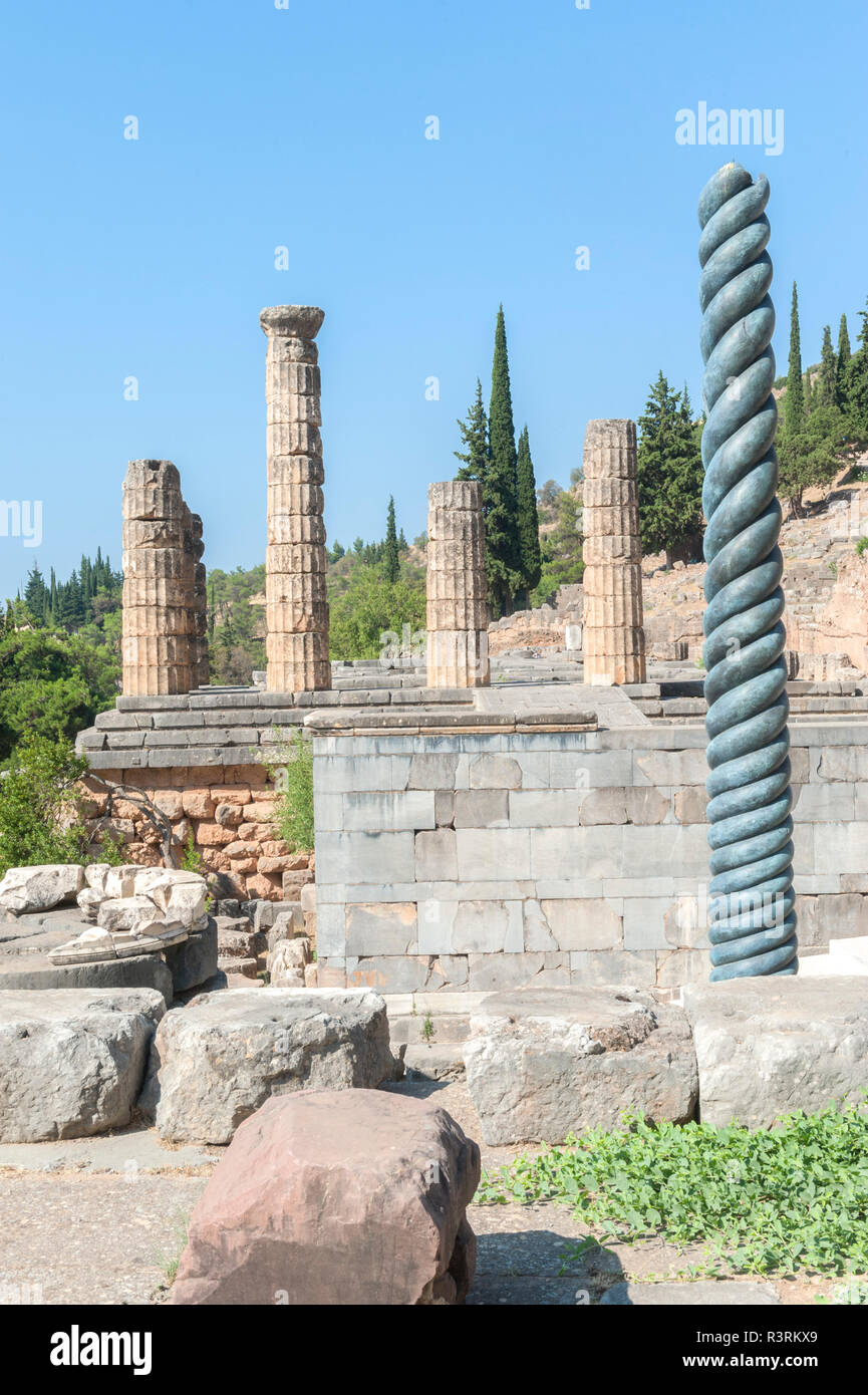 Temple d'Apollon et le trépied de l'Plataeans, Delphes, Grèce Banque D'Images