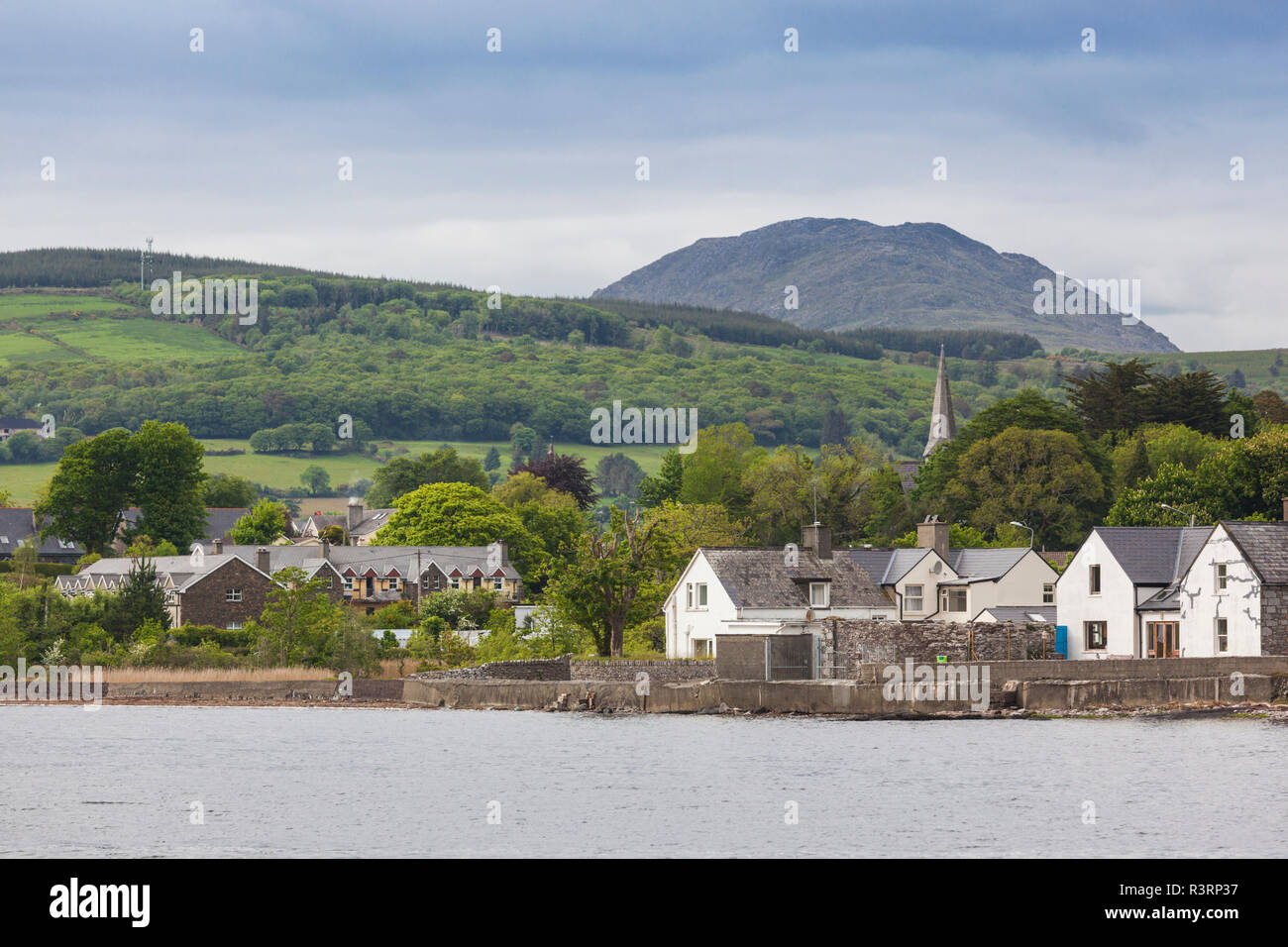 L'Irlande, le comté de Kerry, l'Anneau du Kerry, Kenmare, ville vue depuis le son Banque D'Images