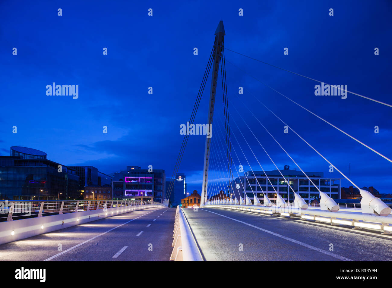 L'Irlande, Dublin, Docklands, Samuel Beckett Bridge, Santiago Calatrava, architecte, Dawn Banque D'Images