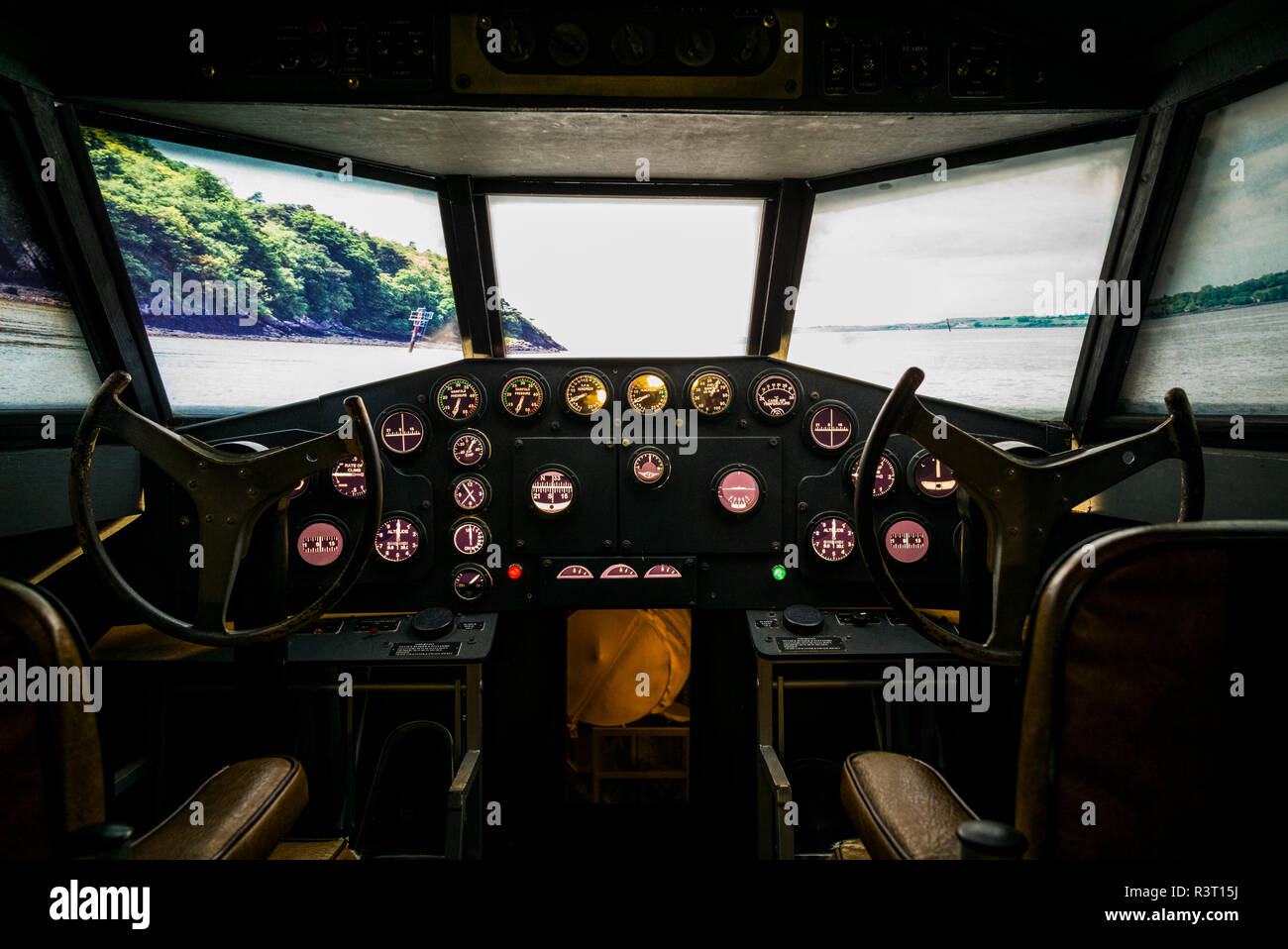 L'Irlande, le comté de Limerick, Foynes, Foynes Flying Boat Museum, historique de l'époque des années 30, musée de l'aviation Boeing 314 répliques Flying Boat, l'intérieur du poste de pilotage Banque D'Images