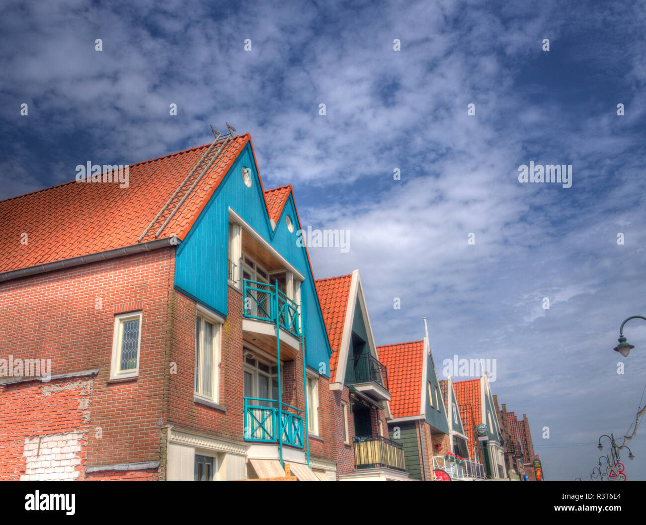 Pays-bas, Edam, Volendam est une ville néerlandaise sur le Markermeer Lac avec des maisons en ville Banque D'Images