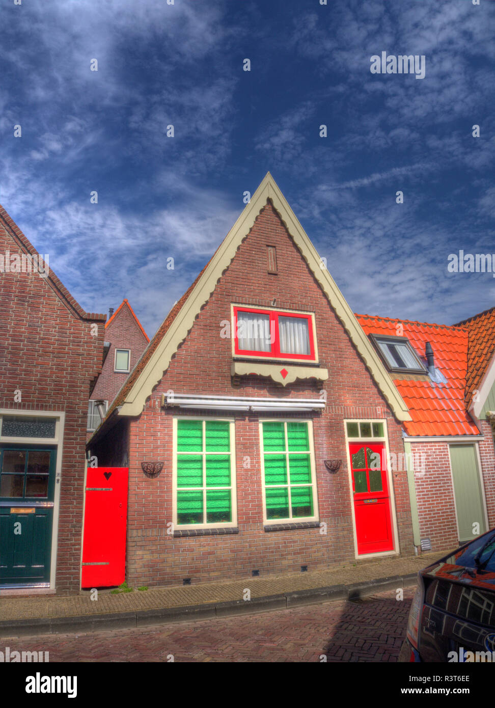 Pays-bas, Edam, Volendam est une ville néerlandaise sur le Markermeer Lac avec des maisons en ville Banque D'Images