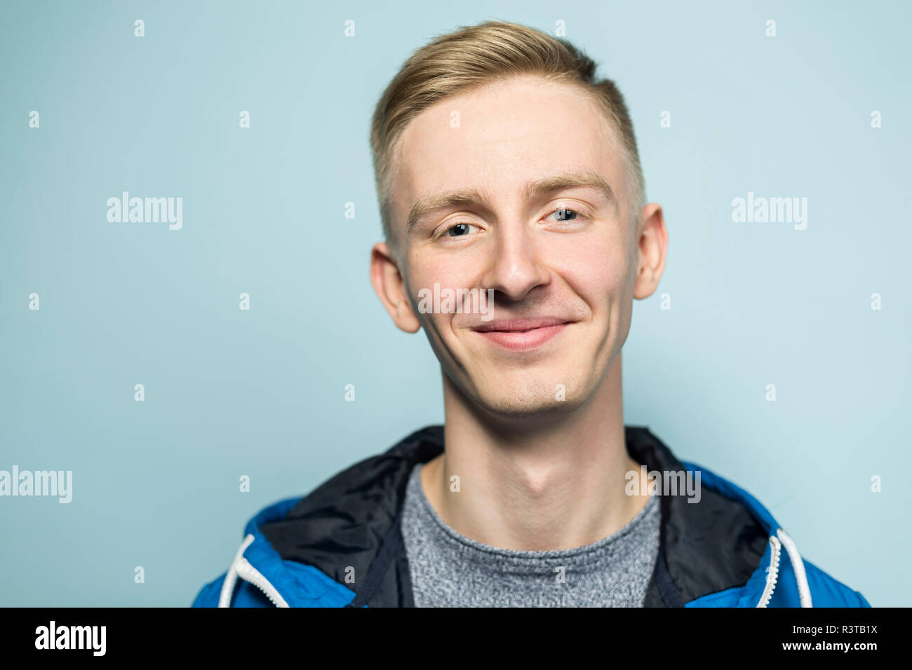 Portrait of smiling young man Banque D'Images