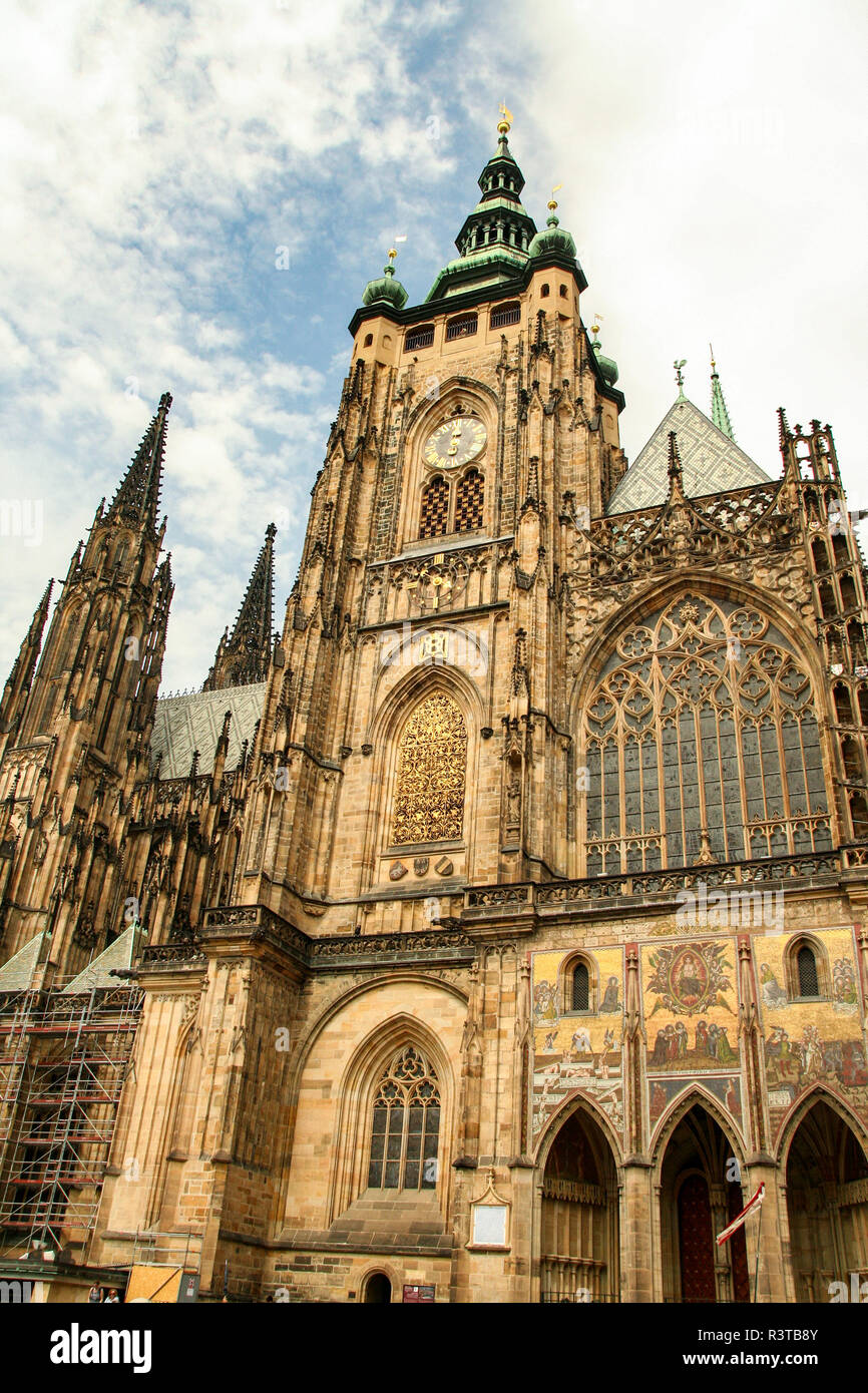 La Cathédrale Métropolitaine de Saint Vitus, Venceslas et Adalbert dans le complexe du château de Prague, République tchèque. Banque D'Images